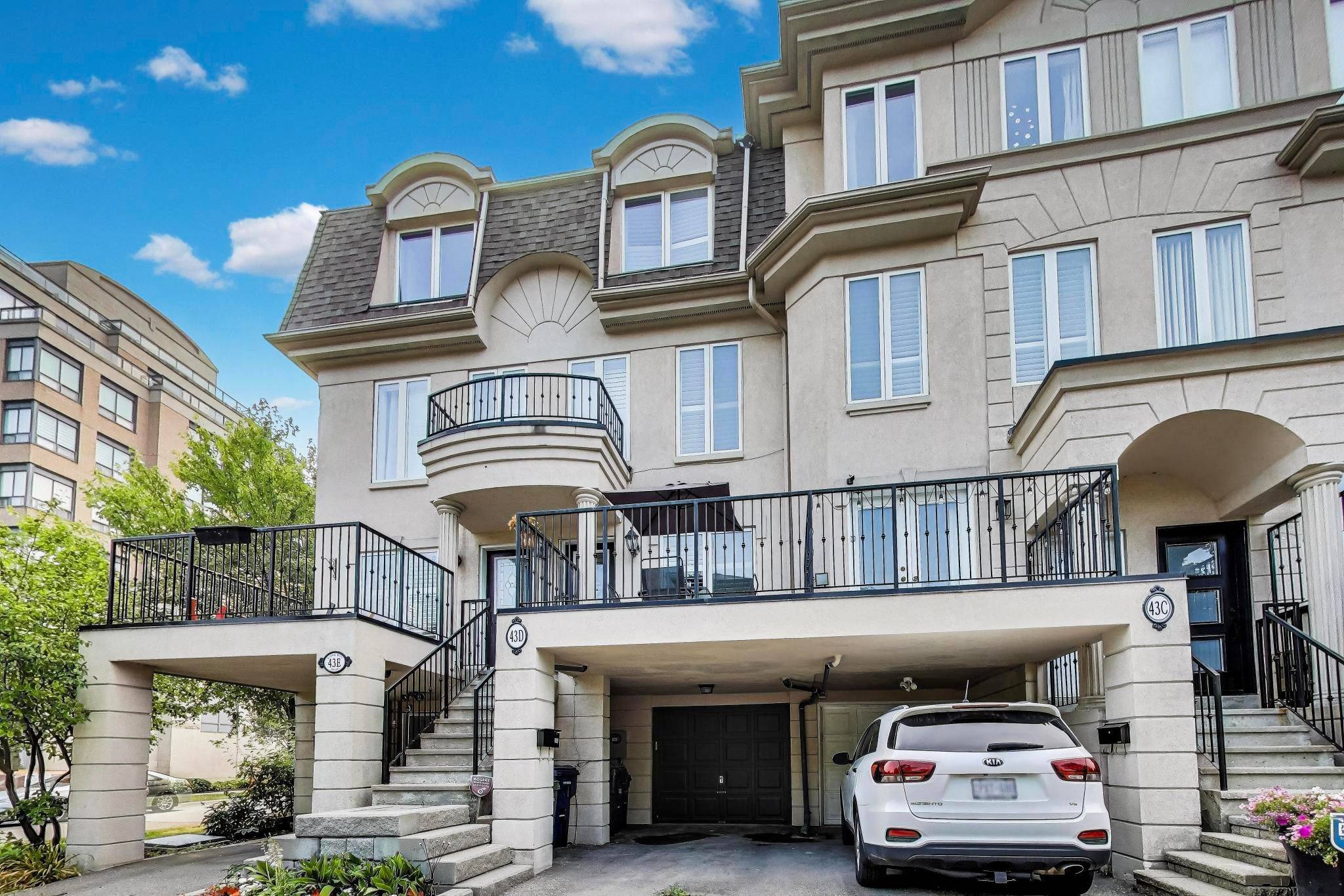 Toronto C13, ON M3C 1L8,43D Green Belt DR