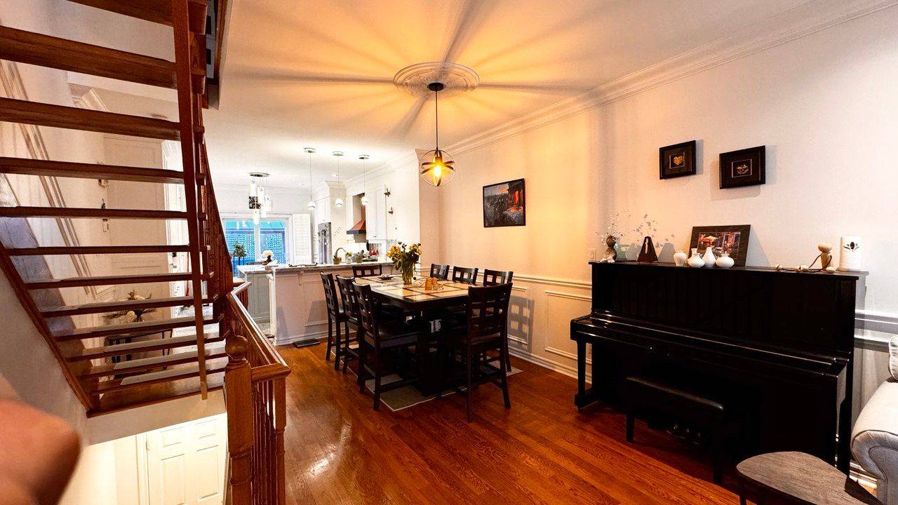 Toronto C13, ON M3C 1L8,43D Green Belt DR