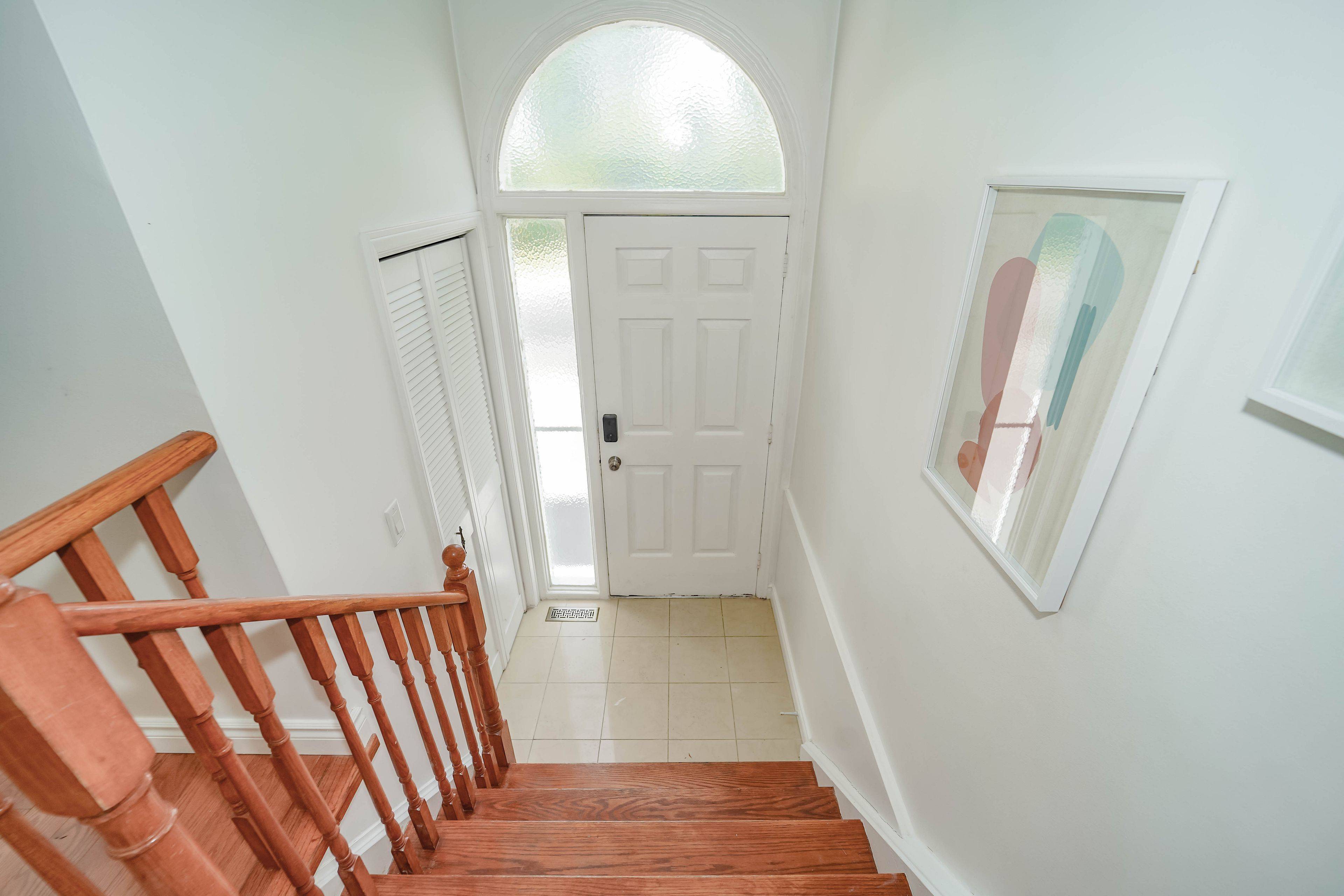 Toronto C15, ON M2M 2Z7,8 Topaz Gate