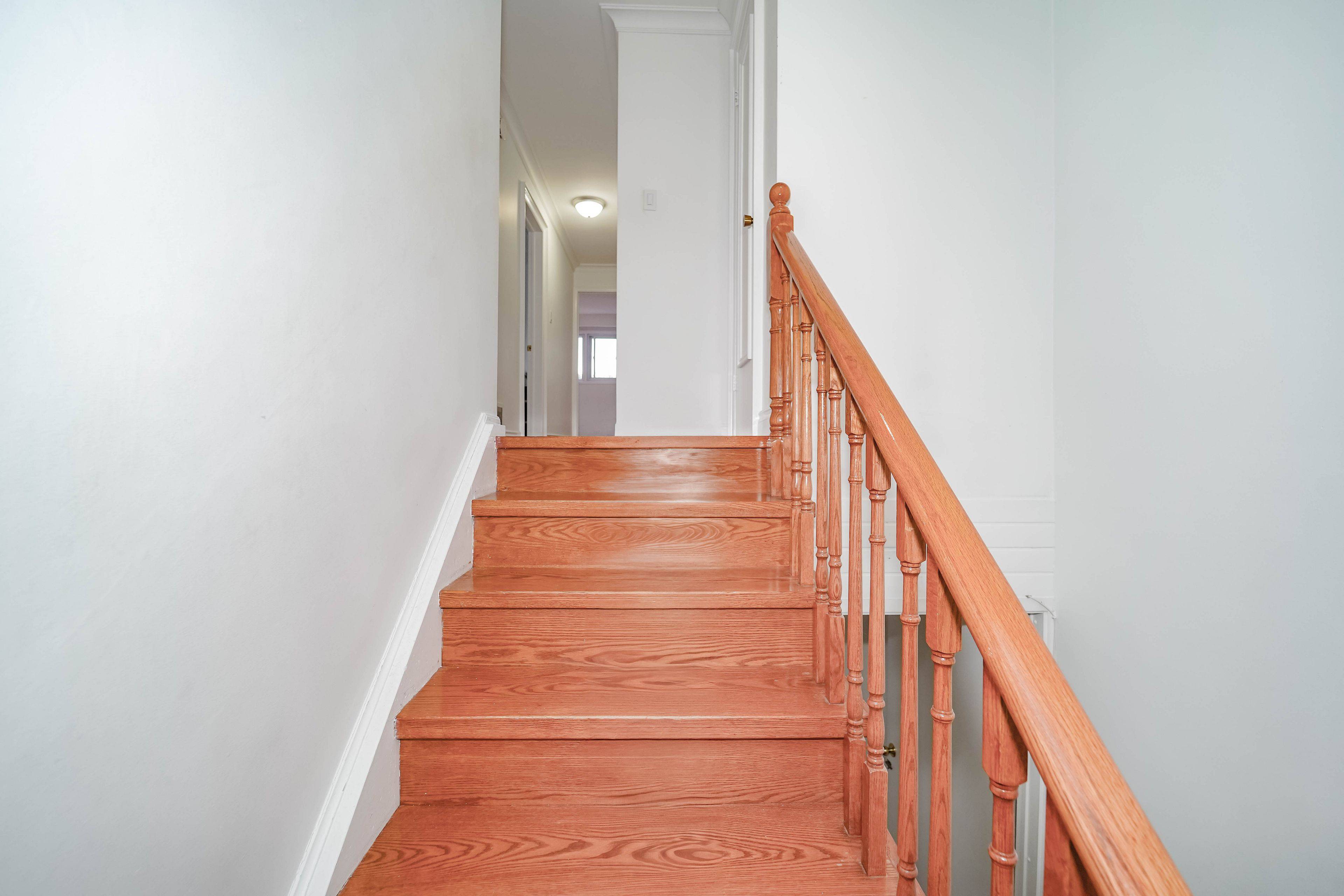 Toronto C15, ON M2M 2Z7,8 Topaz Gate