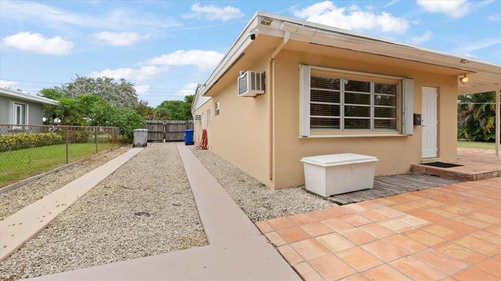 Pompano Beach, FL 33060,724 NE 2nd St