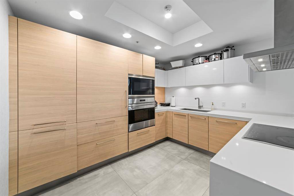 Aventura, FL 33160,17111 Biscayne Blvd #503