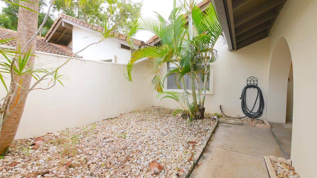 Lauderhill, FL 33319,5616 Hammock Ln #114