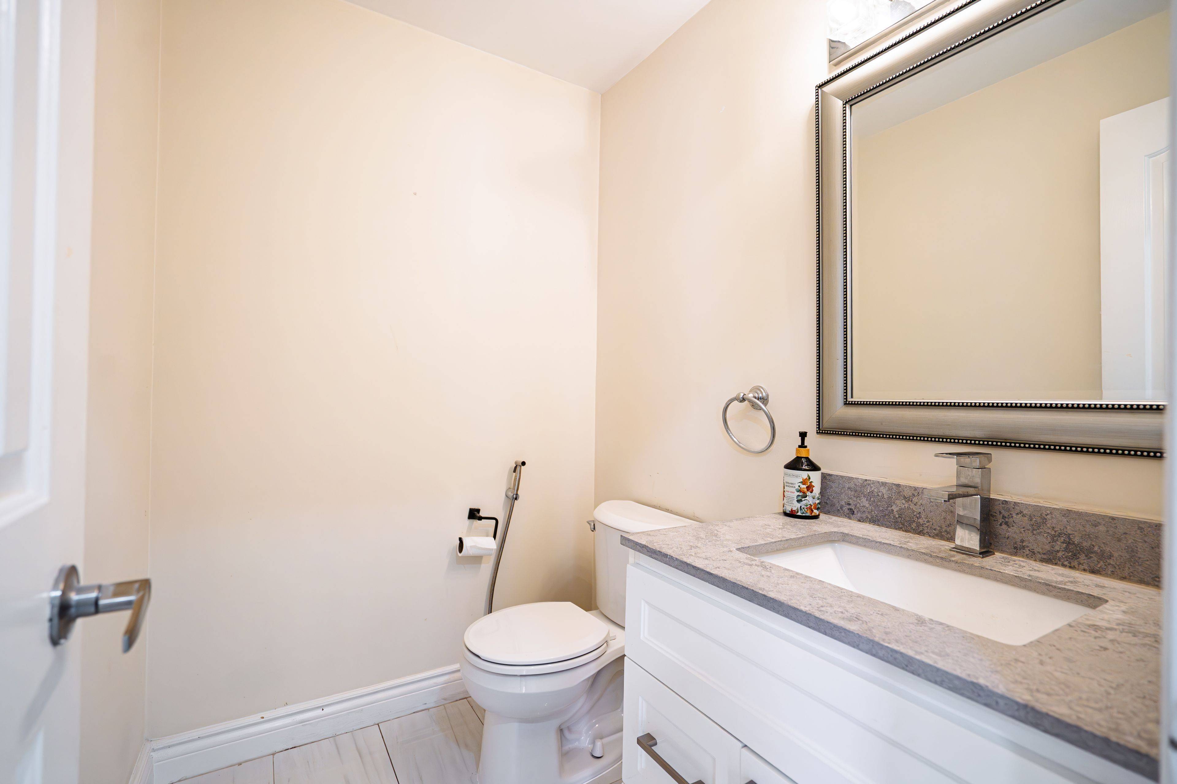 Vaughan, ON L4J 7T1,80 Venice CRES W