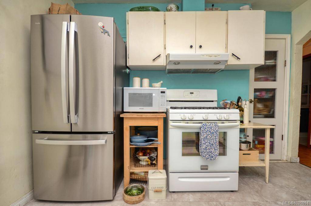 Esquimalt, BC V9A 5V3,871 Fleming St