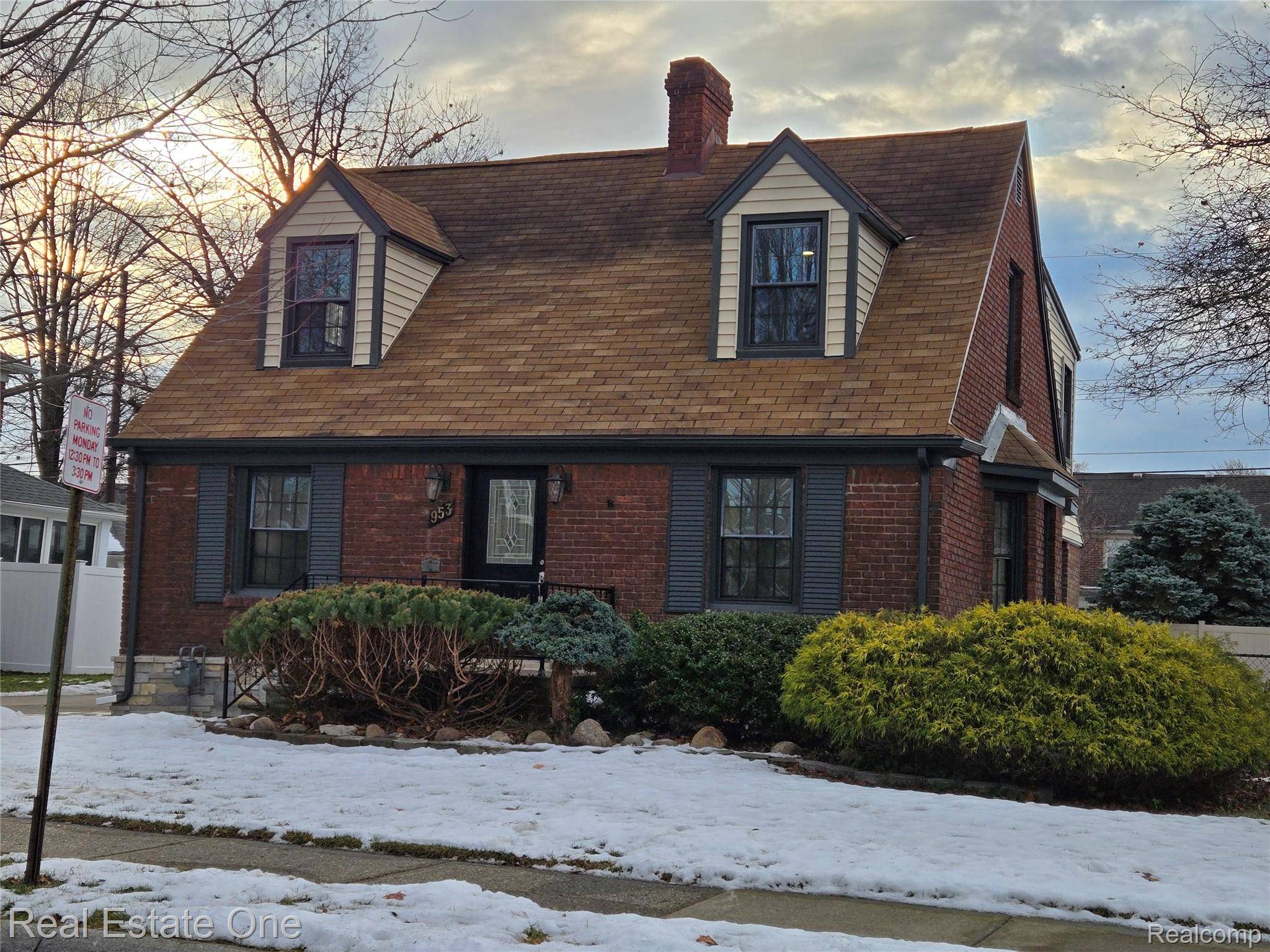 Lincoln Park, MI 48146,953 Kings HWY