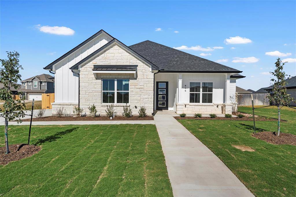 Hewitt, TX 76643,916 Morgan Street