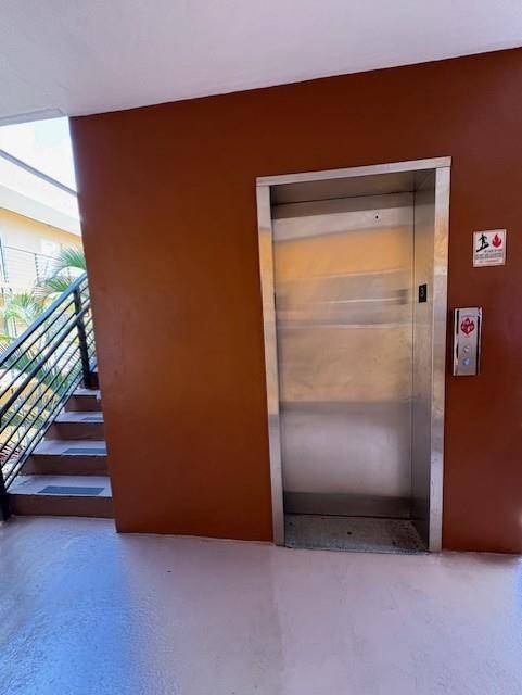 North Miami, FL 33161,365 NE 125th St #302