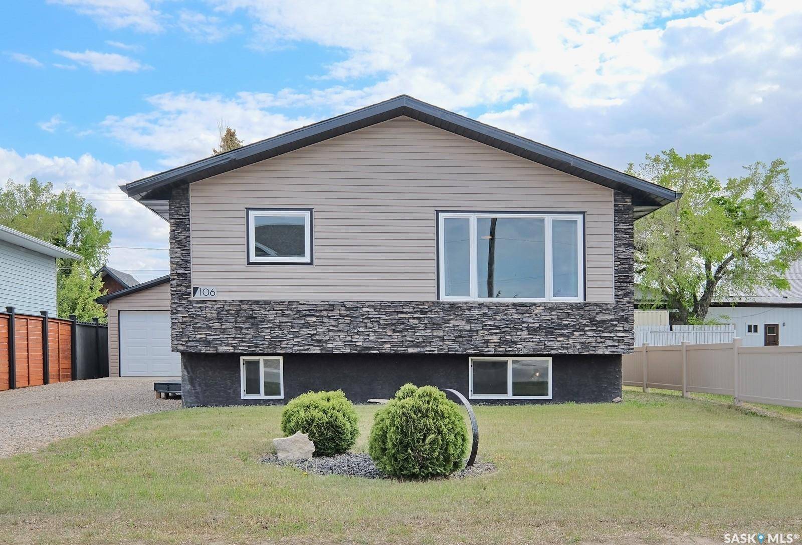 Biggar, SK S0K 0M0,106 8th AVENUE W