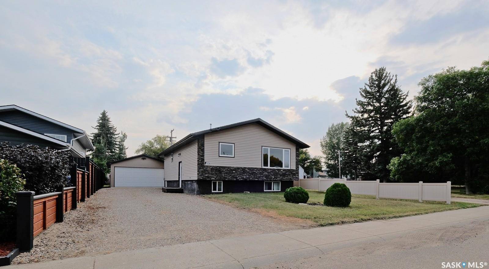 Biggar, SK S0K 0M0,106 8th AVENUE W