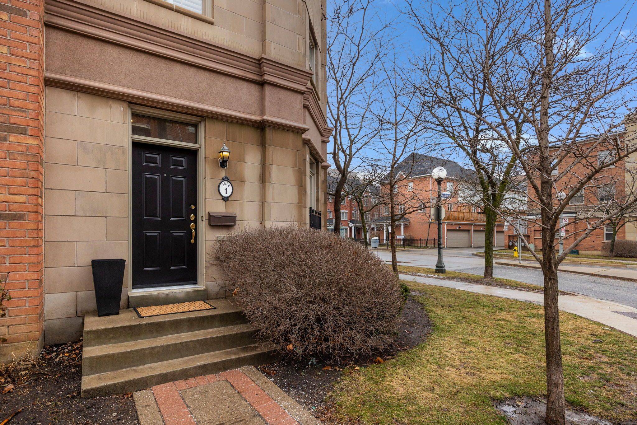 Toronto W06, ON M8V 4E3,3076 Lake Shore BLVD W #1