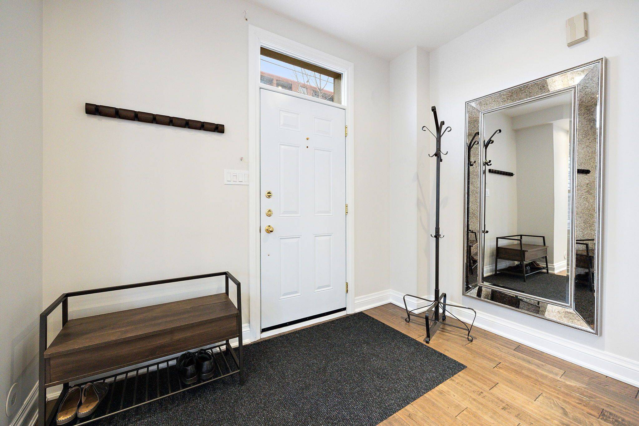 Toronto W06, ON M8V 4E3,3076 Lake Shore BLVD W #1