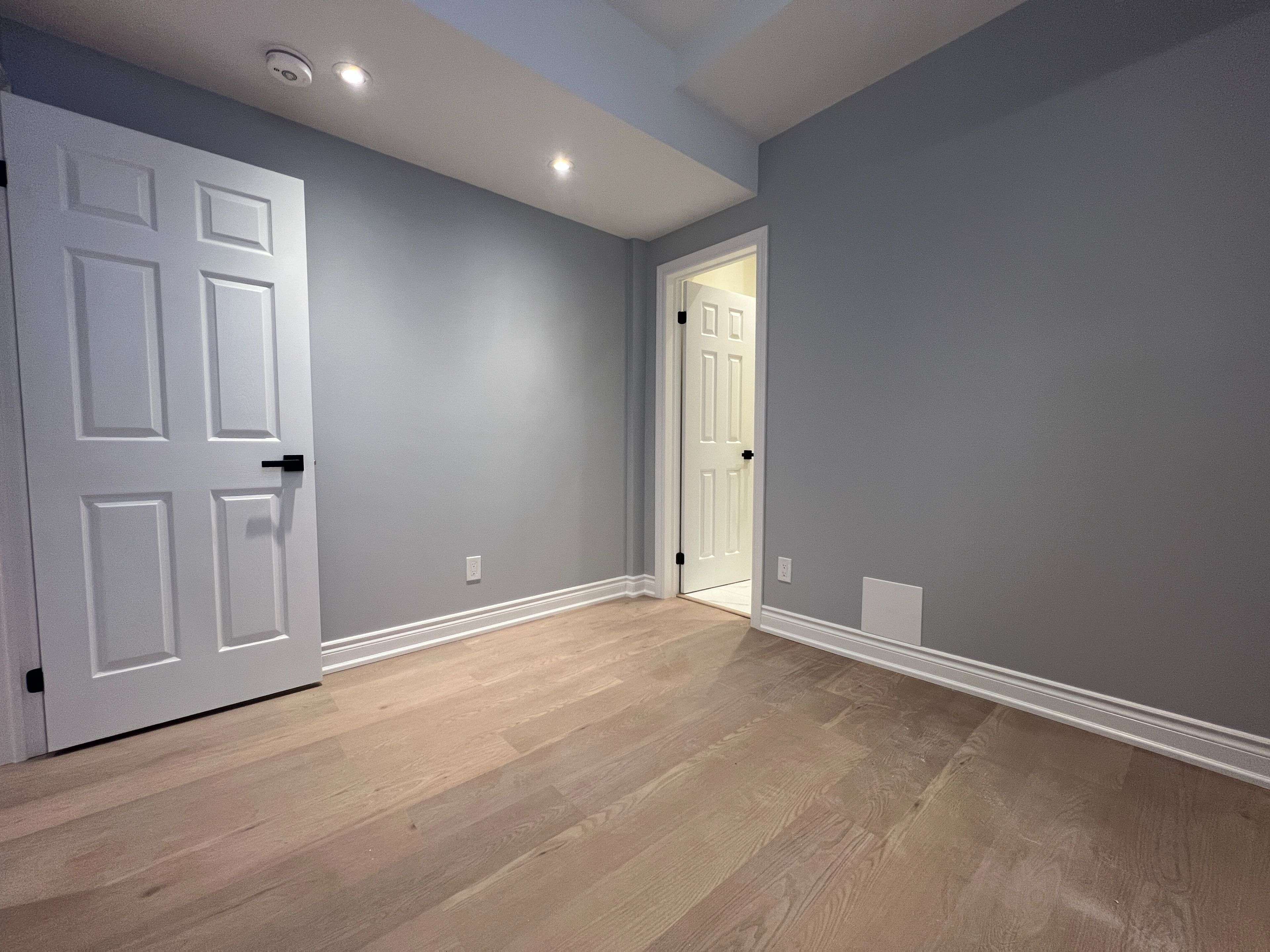 Toronto W06, ON M8V 1C3,2386 Lake Shore BLVD W #203