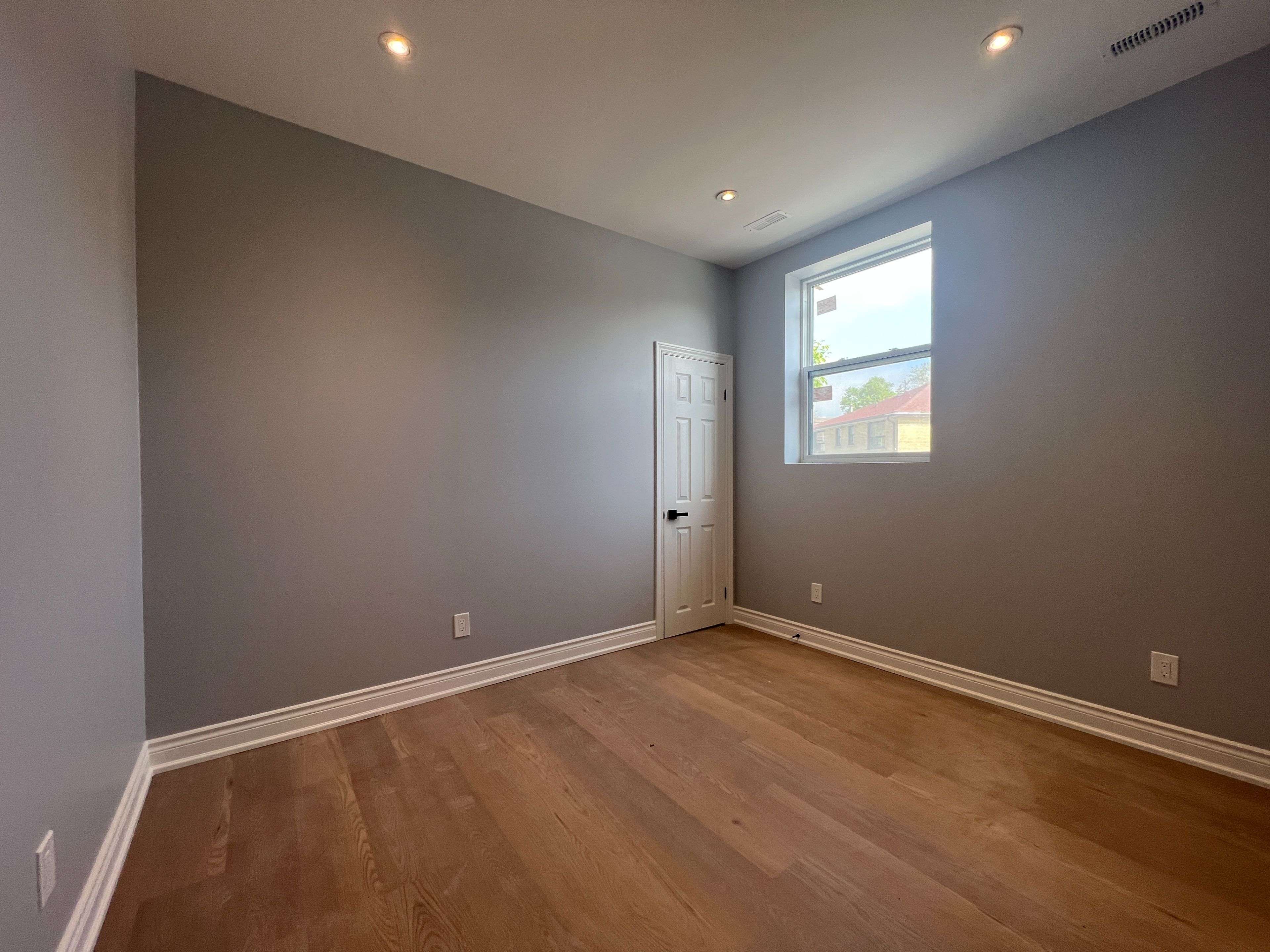 Toronto W06, ON M8V 1C3,2386 Lake Shore BLVD W #202