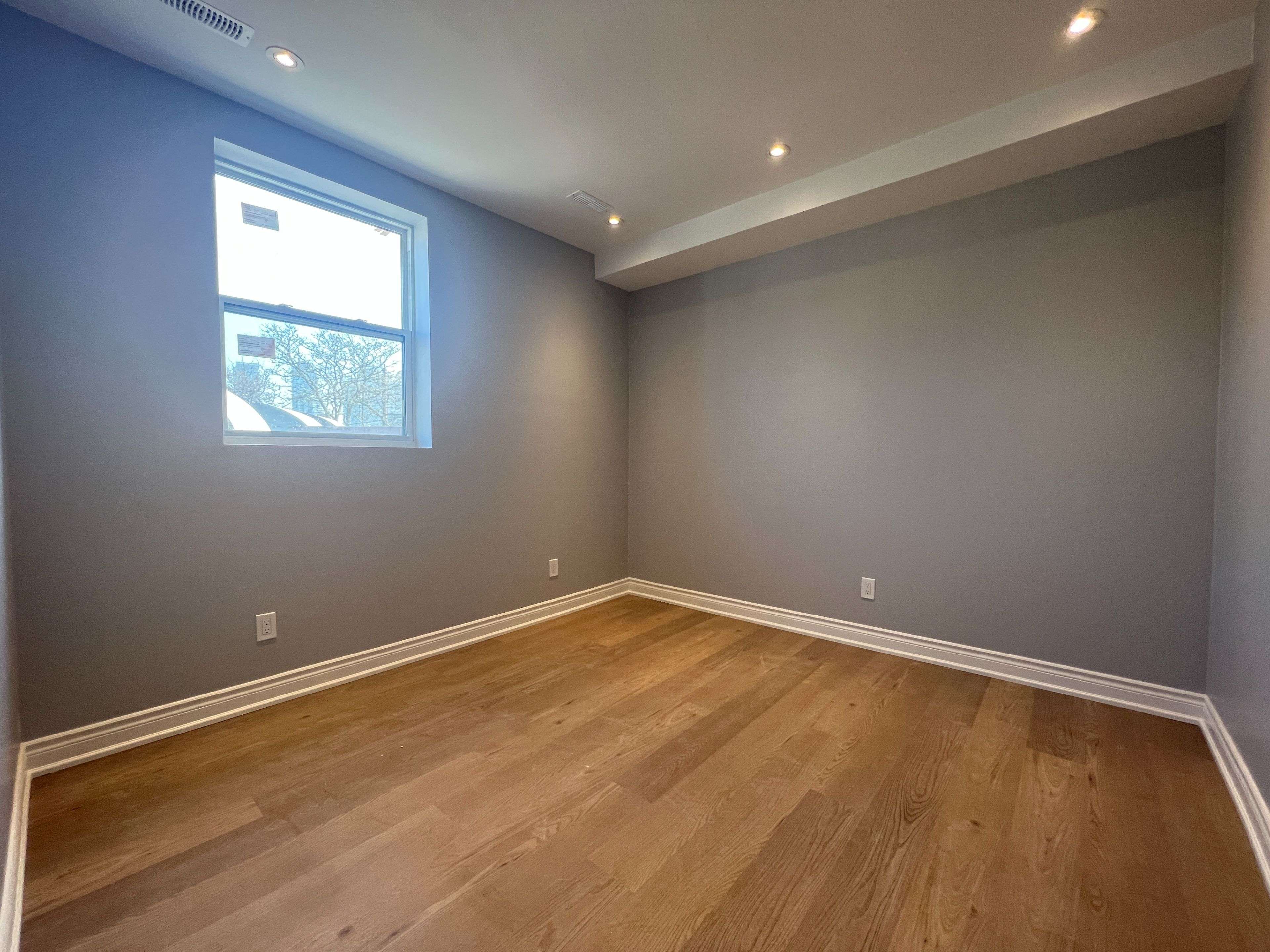 Toronto W06, ON M8V 1C3,2386 Lake Shore BLVD W #202