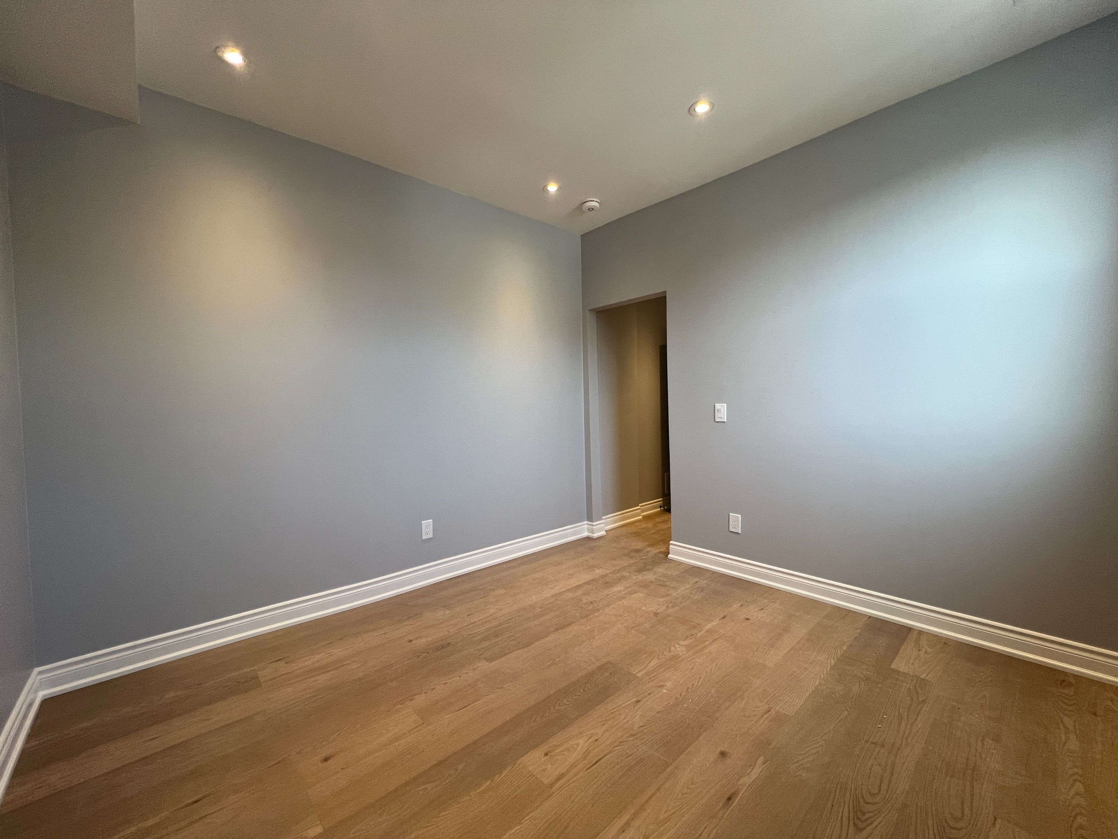 Toronto W06, ON M8V 1C3,2386 Lake Shore BLVD W #202