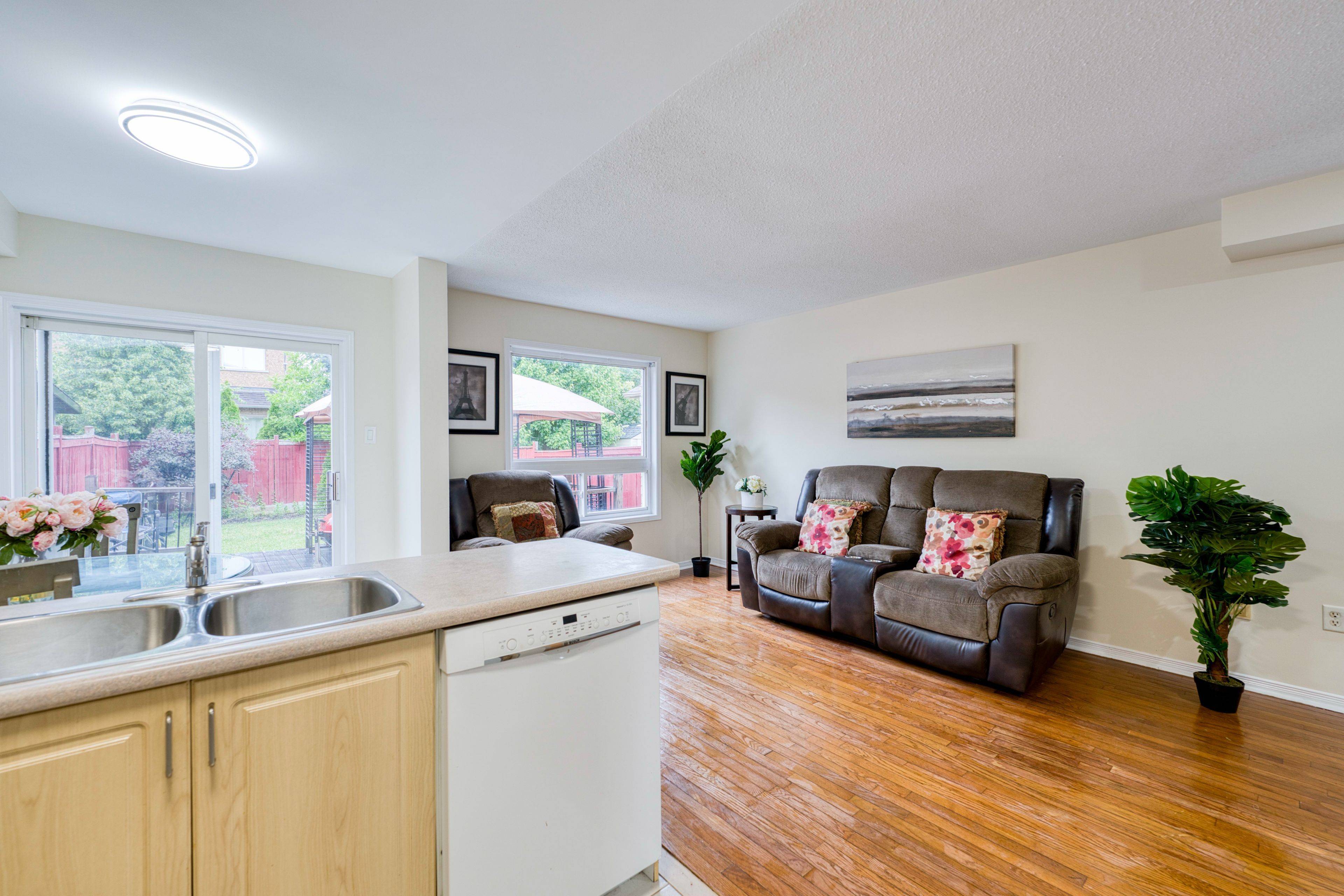 Mississauga, ON L5M 6Y2,5909 Churchill Meadows BLVD