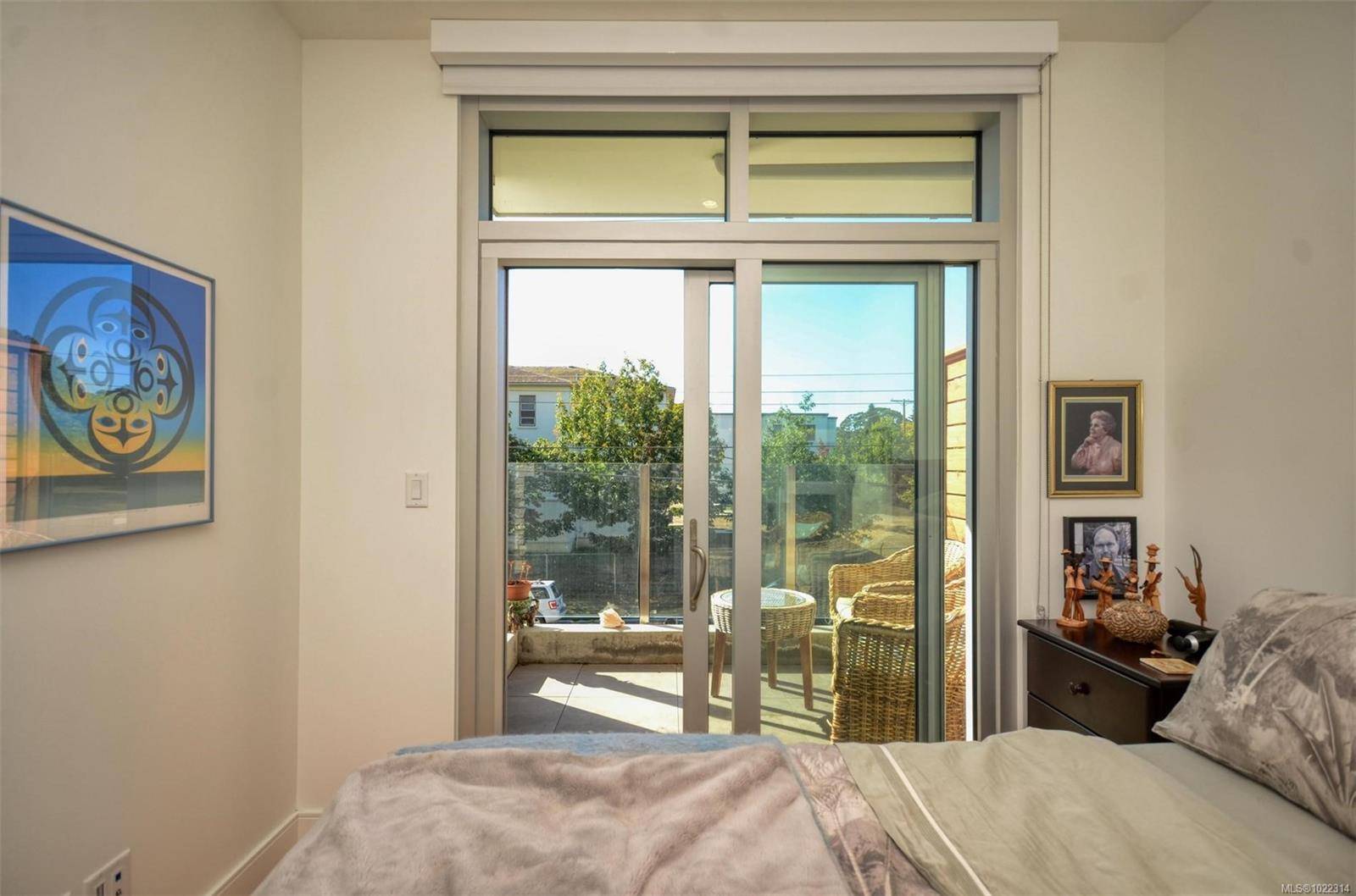 Esquimalt, BC V9A 5E6,916 Lyall St #203