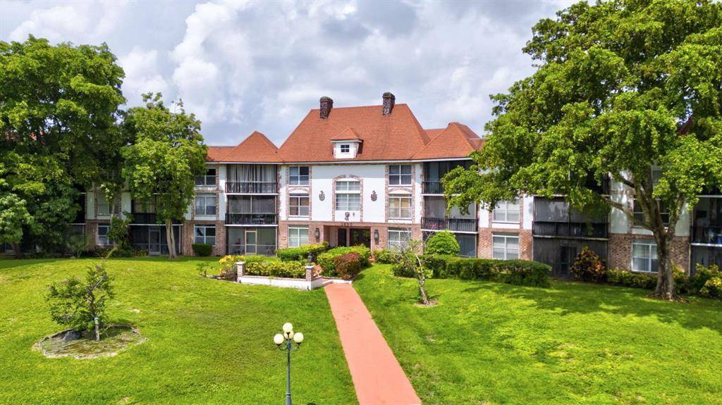 Lauderhill, FL 33319,3650 Inverrary Dr #1B