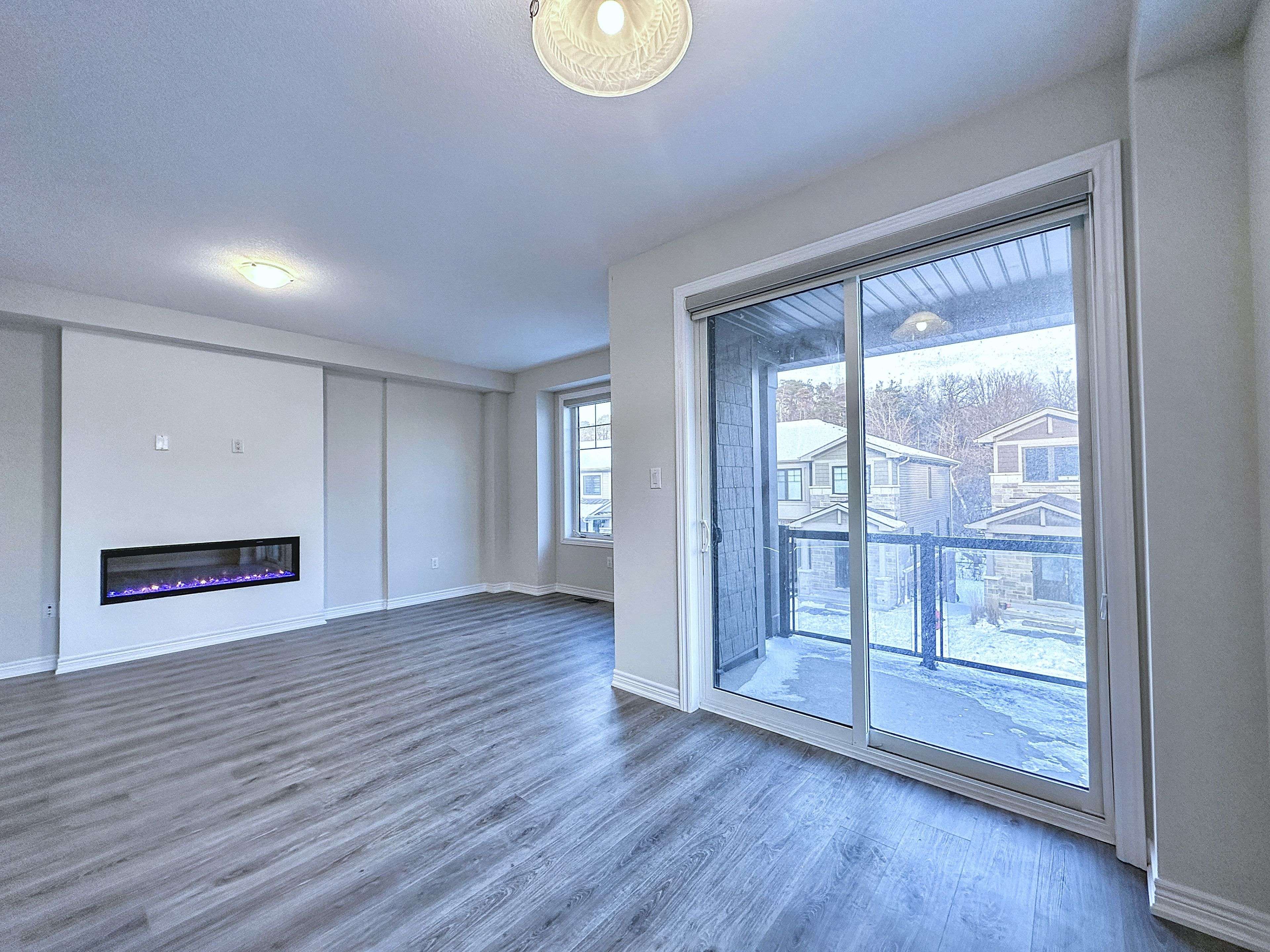 Cambridge, ON N1R 0C5,100 Hollywood CT #23