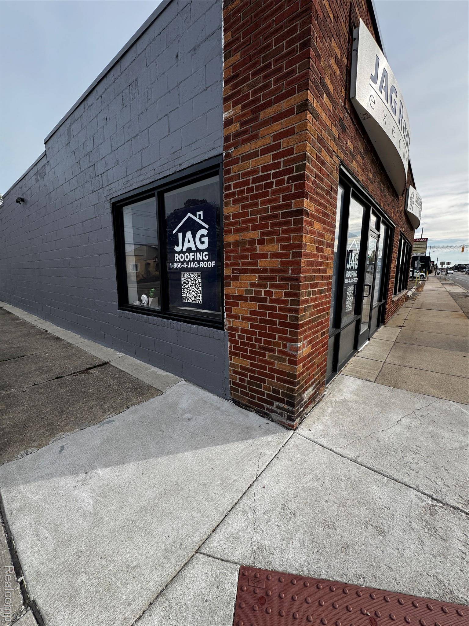 Hazel Park, MI 48030,21738 John R RD