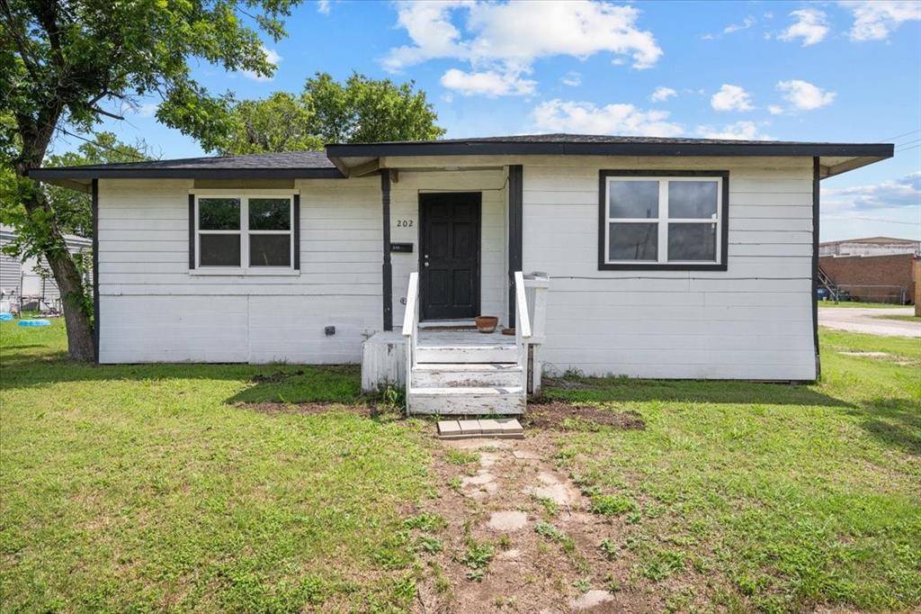 Mart, TX 76664,202 N Commerce Street