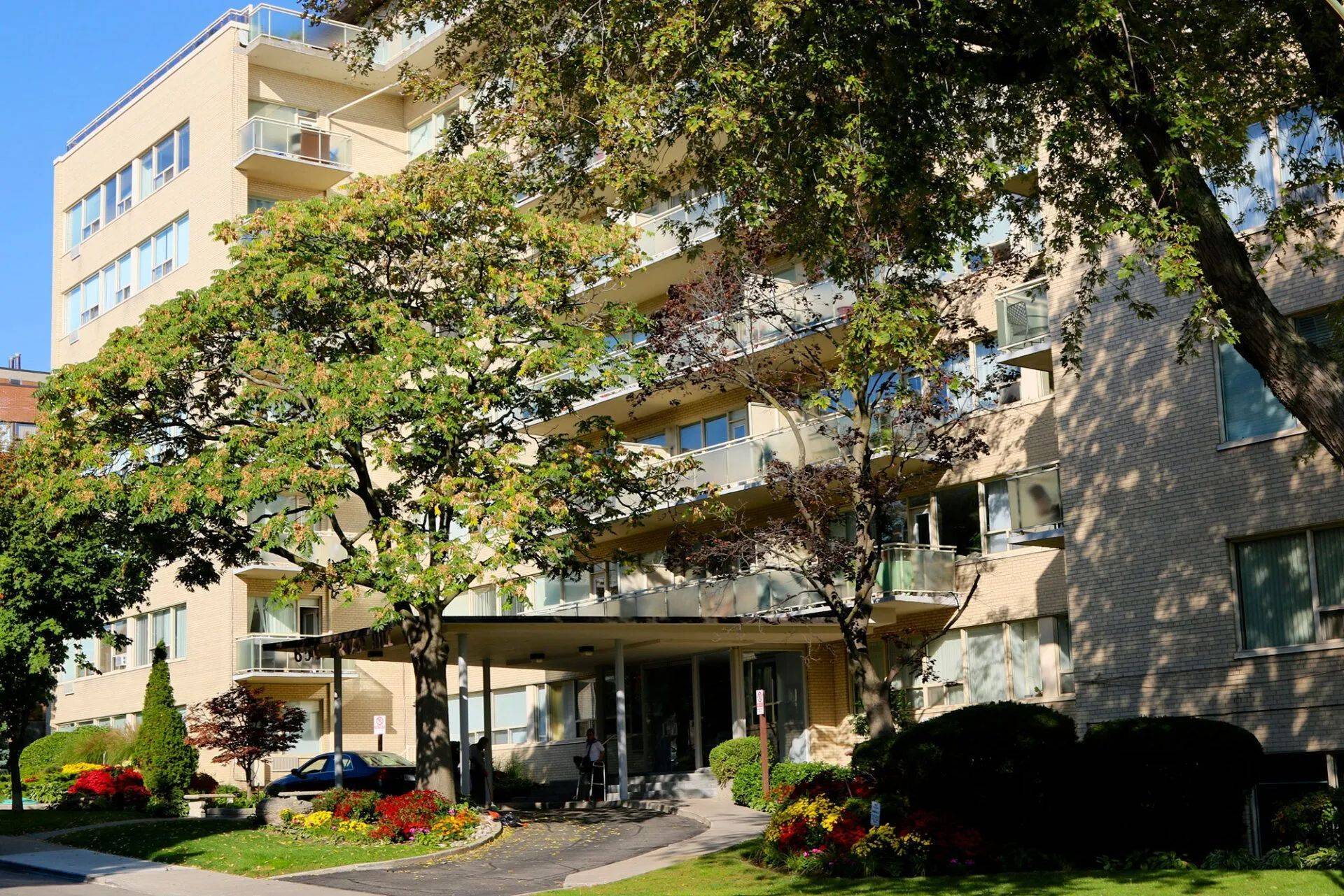 Toronto C04, ON M5N 1N3,650 Briar Hill AVE #802