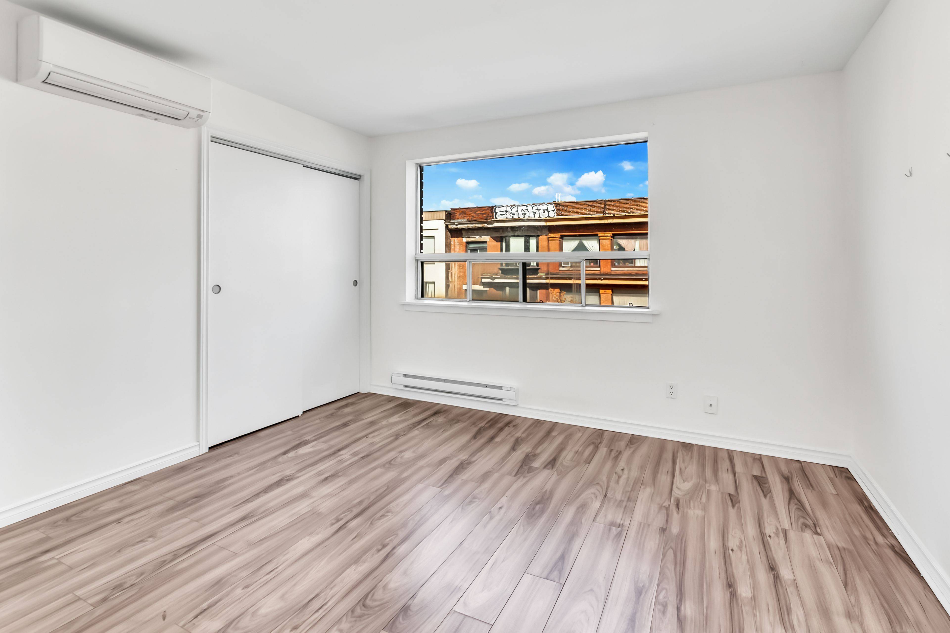 Toronto C01, ON M6G 1M1,821A Bloor ST W #3