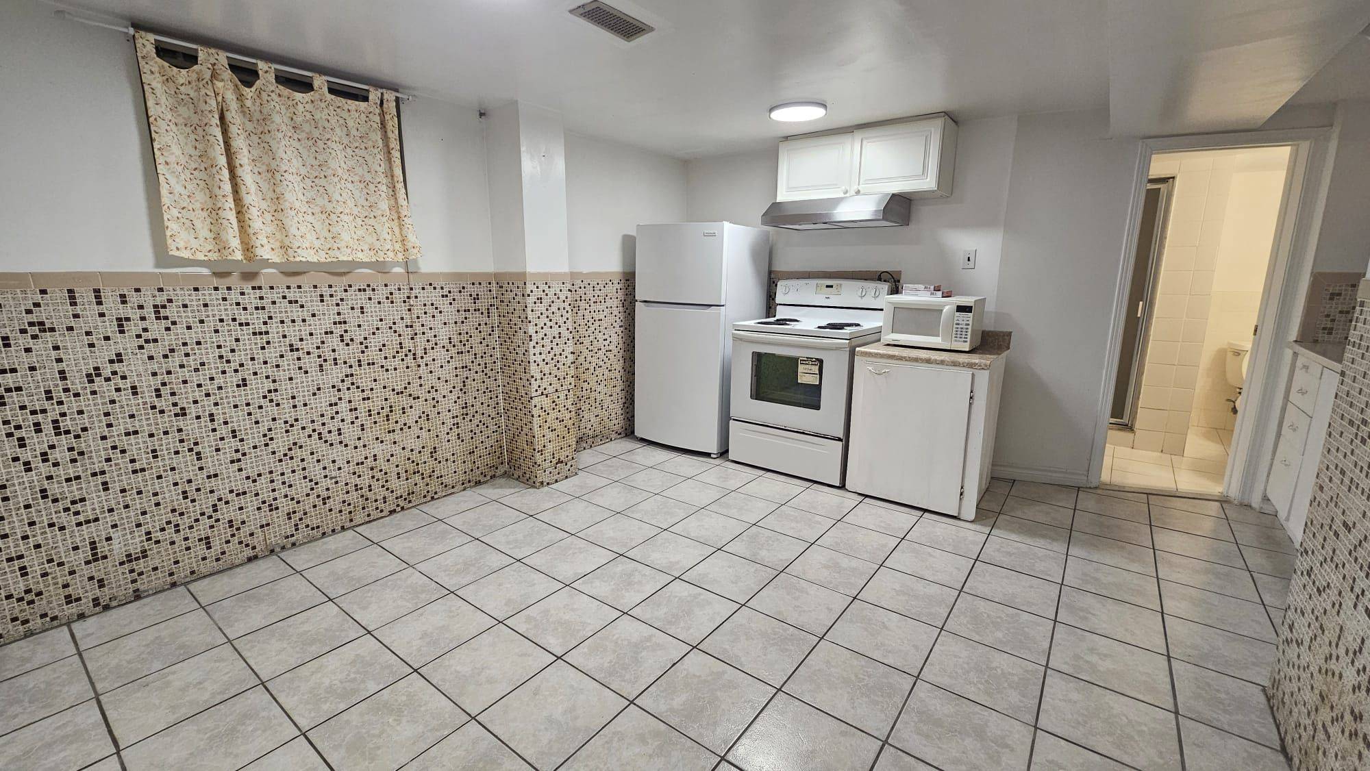 Toronto E04, ON M1P 2E2,1393 Birchmount RD #BSMNT