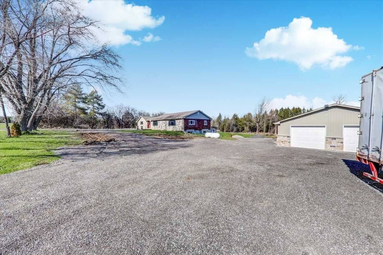 Scugog, ON L0B 1B0,14351 Regional RD #Garage & Trailer