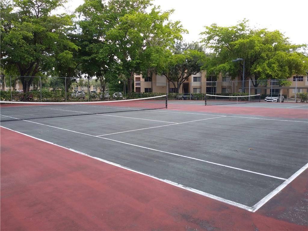 Coral Springs, FL 33076,9799 WESTVIEW DR #1012