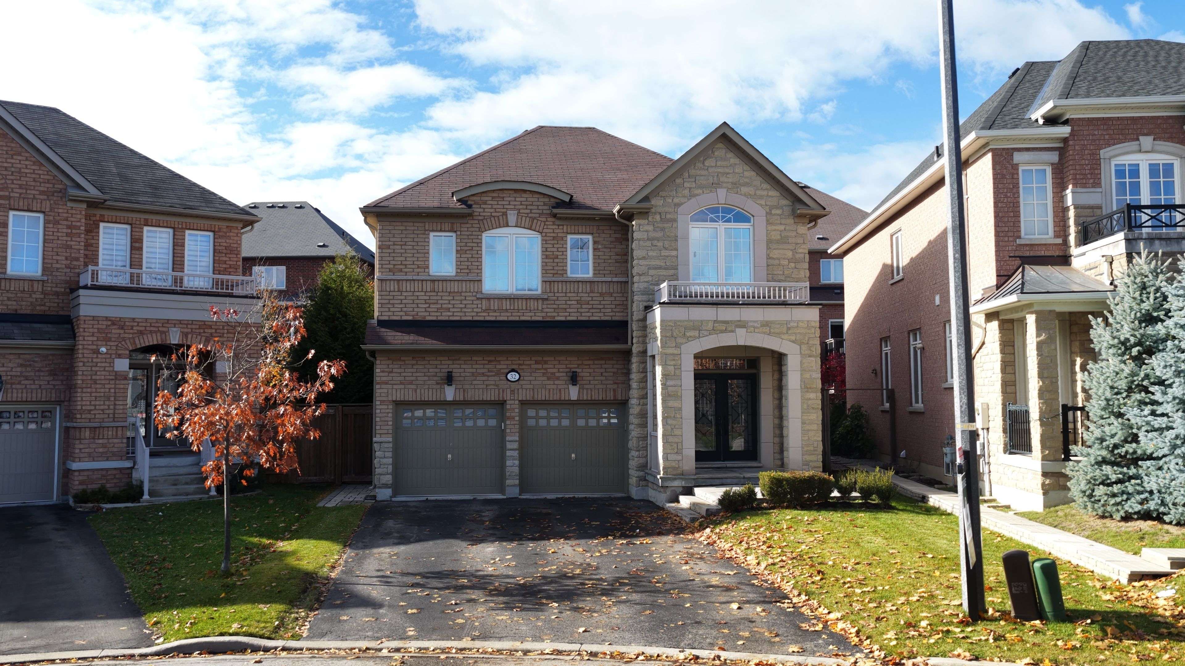 Vaughan, ON L6A 4C2,32 Rock Elm CT