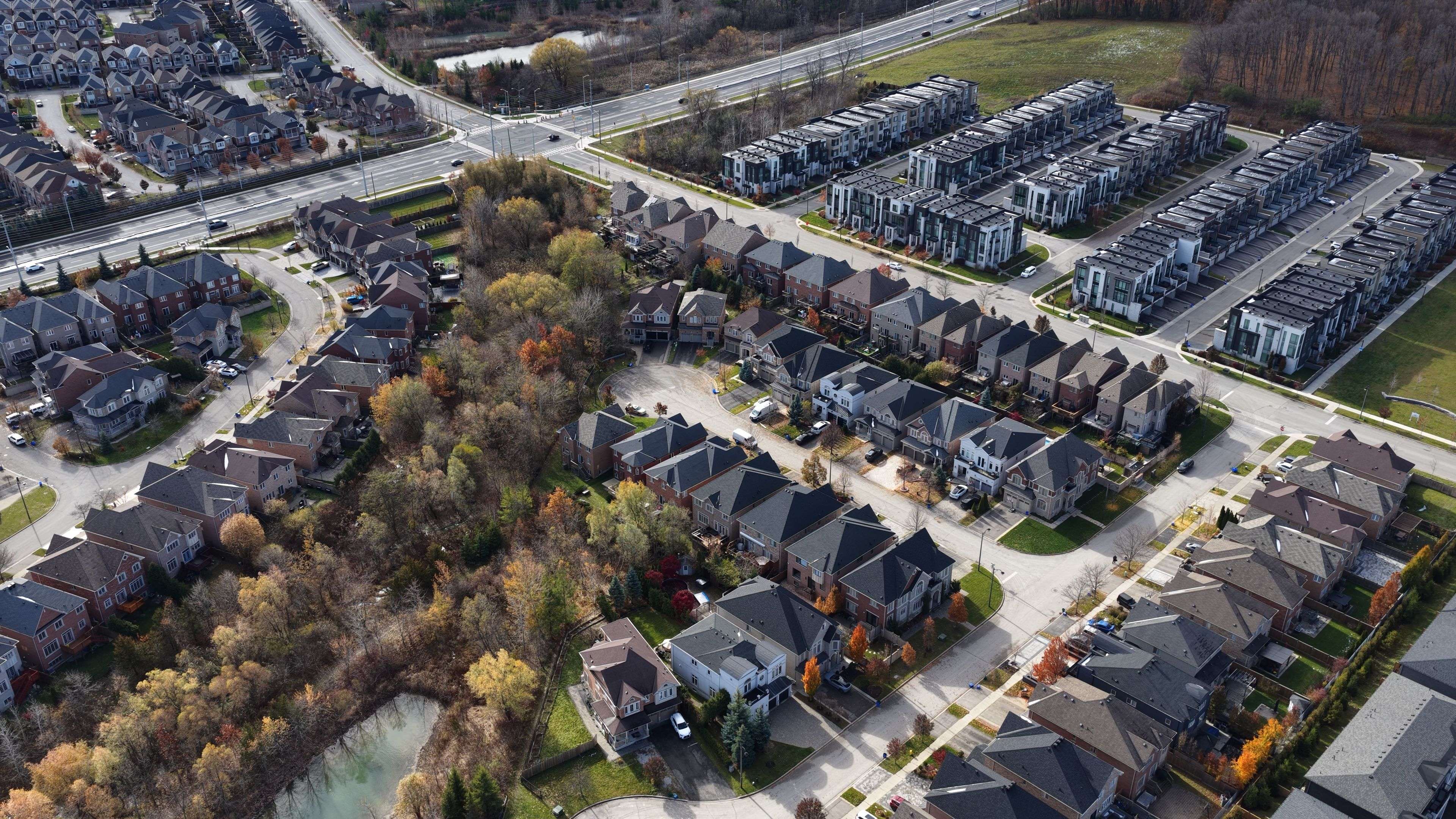 Vaughan, ON L6A 4C2,32 Rock Elm CT