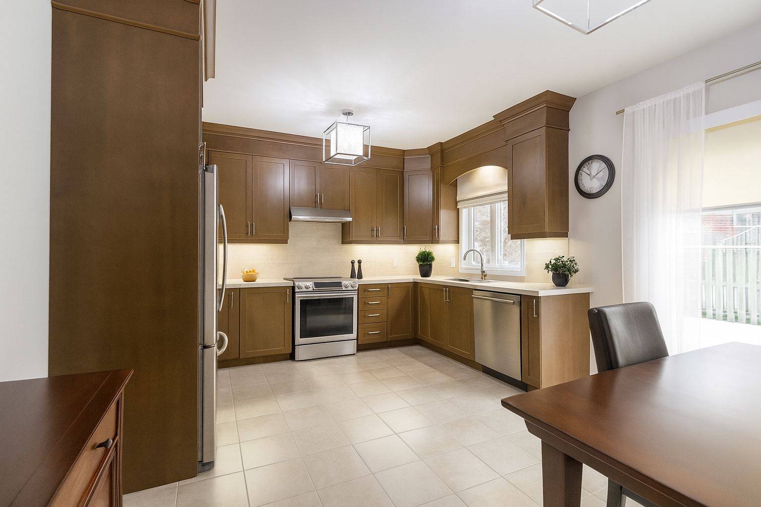 Vaughan, ON L6A 4C2,32 Rock Elm CT