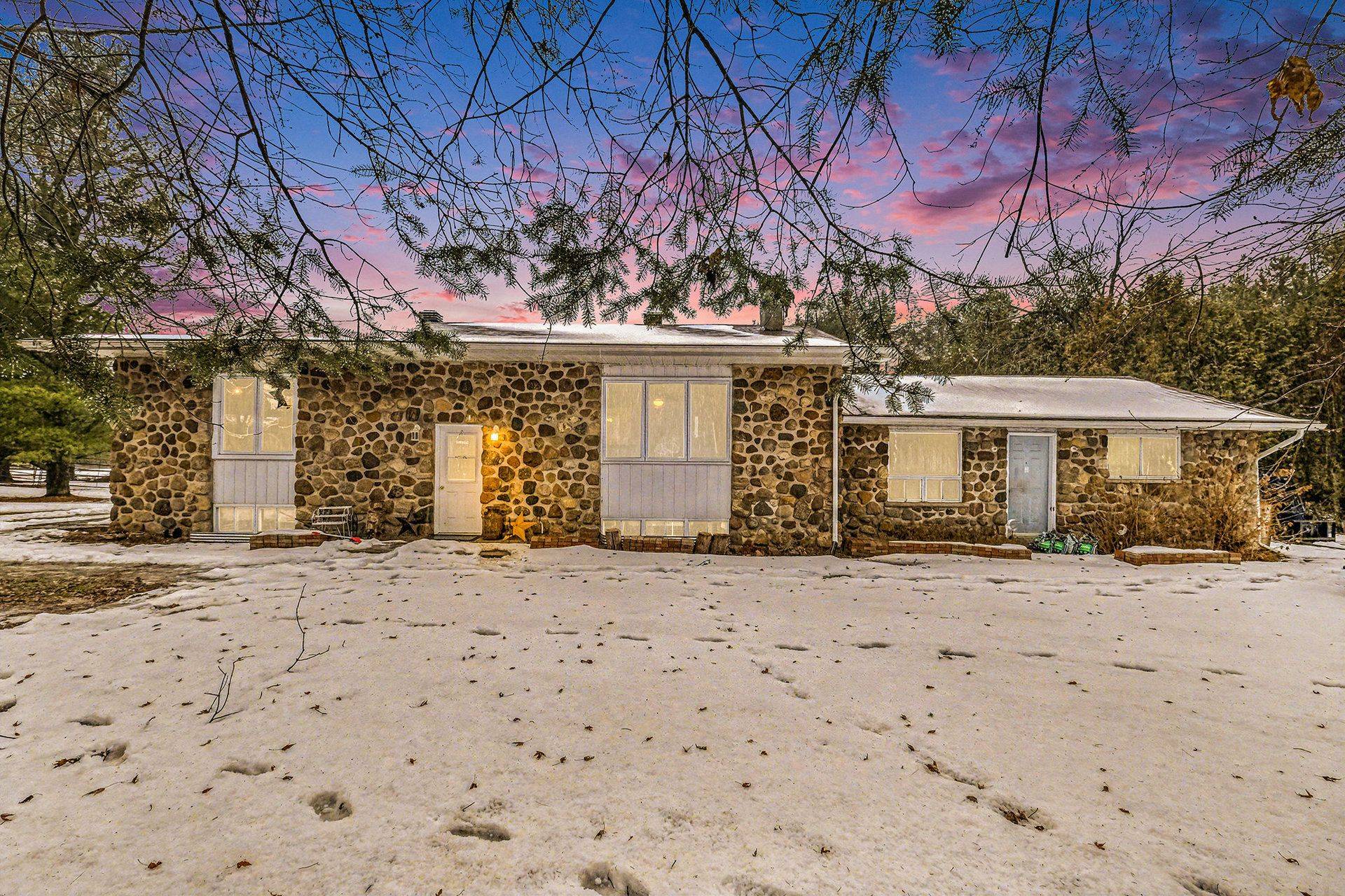 South Glengarry, ON K0C 1L0,21111 Concession 8 RD