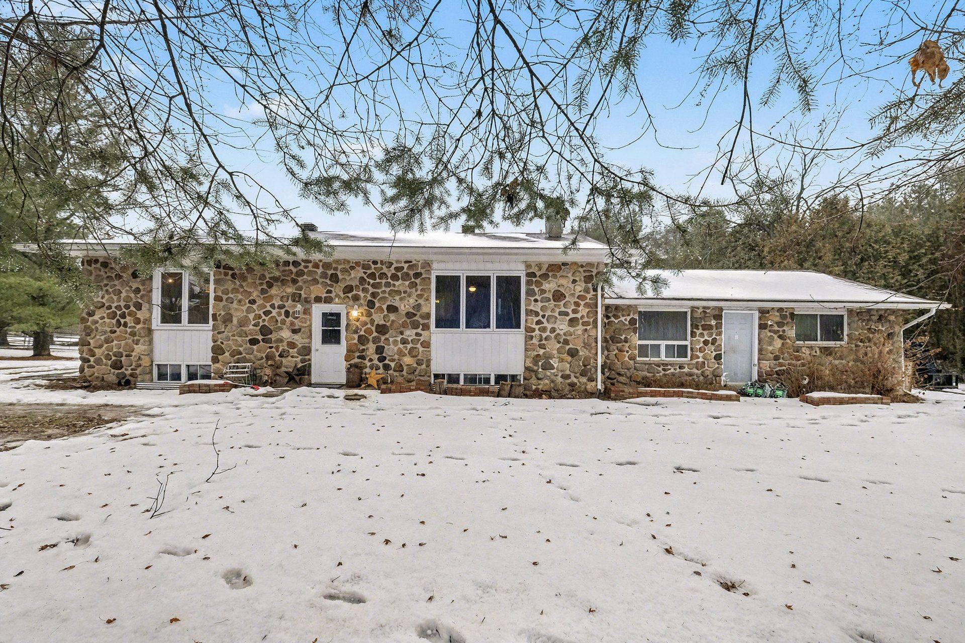 South Glengarry, ON K0C 1L0,21111 Concession 8 RD