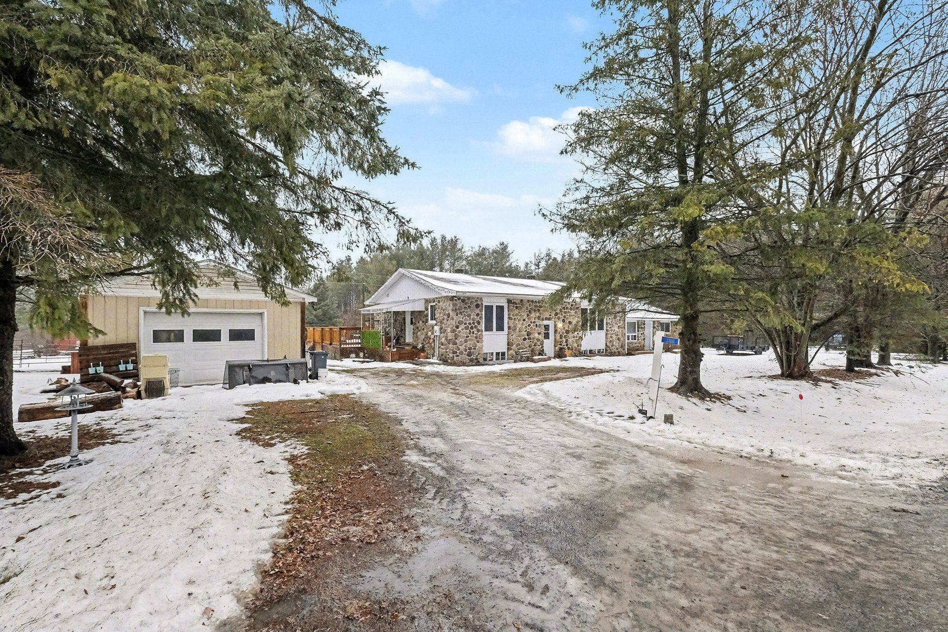 South Glengarry, ON K0C 1L0,21111 Concession 8 RD