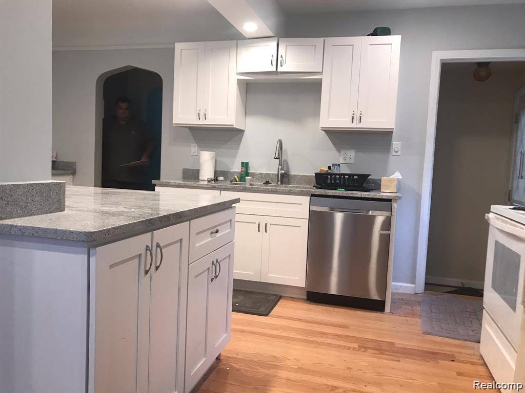 Royal Oak, MI 48067,603 S Vermont AVE