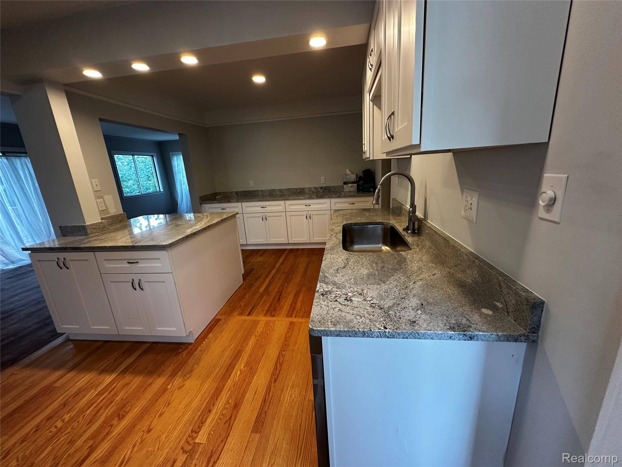 Royal Oak, MI 48067,603 S Vermont AVE