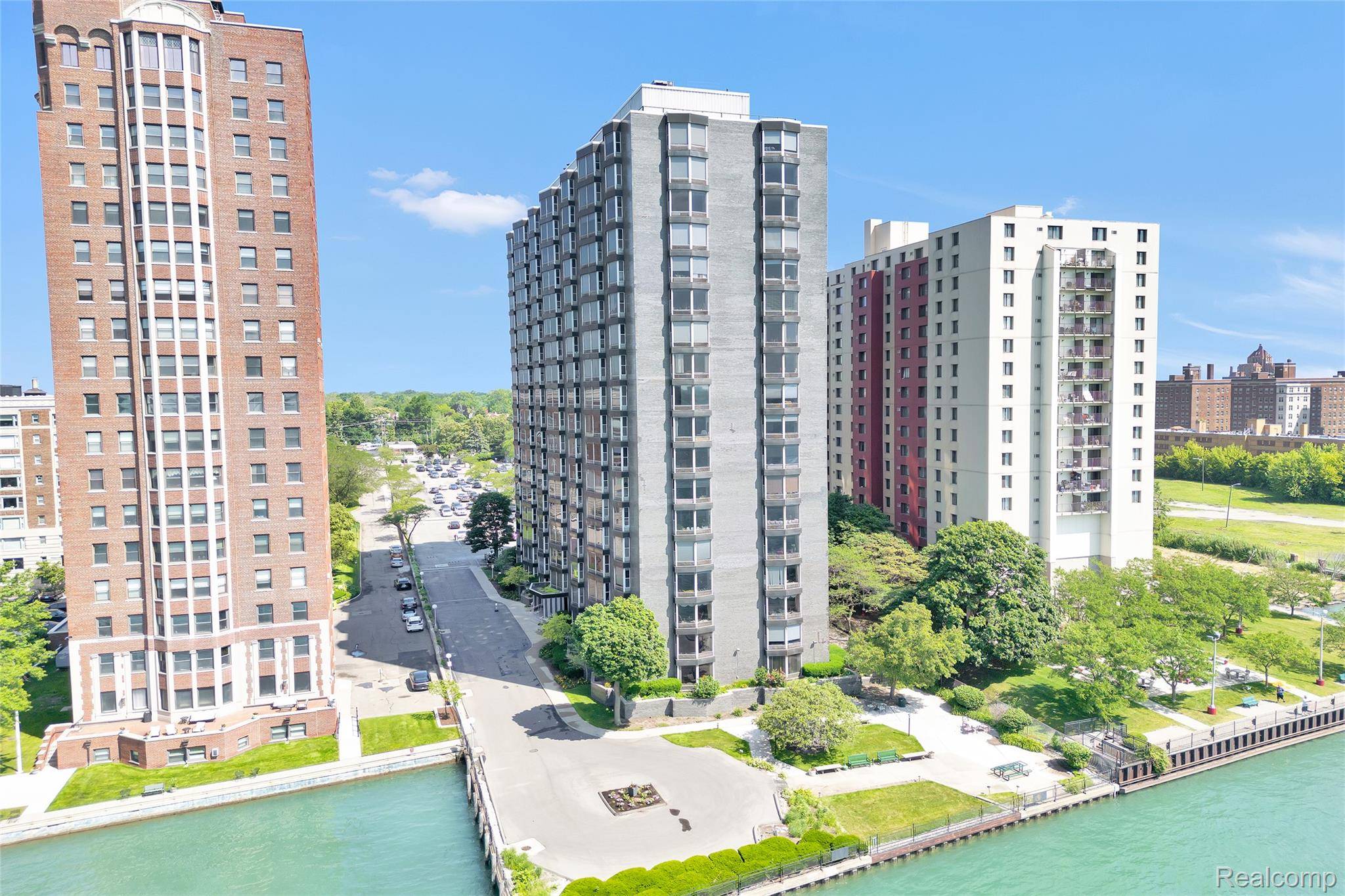 Detroit, MI 48214,8200 E Jefferson Ave #1610