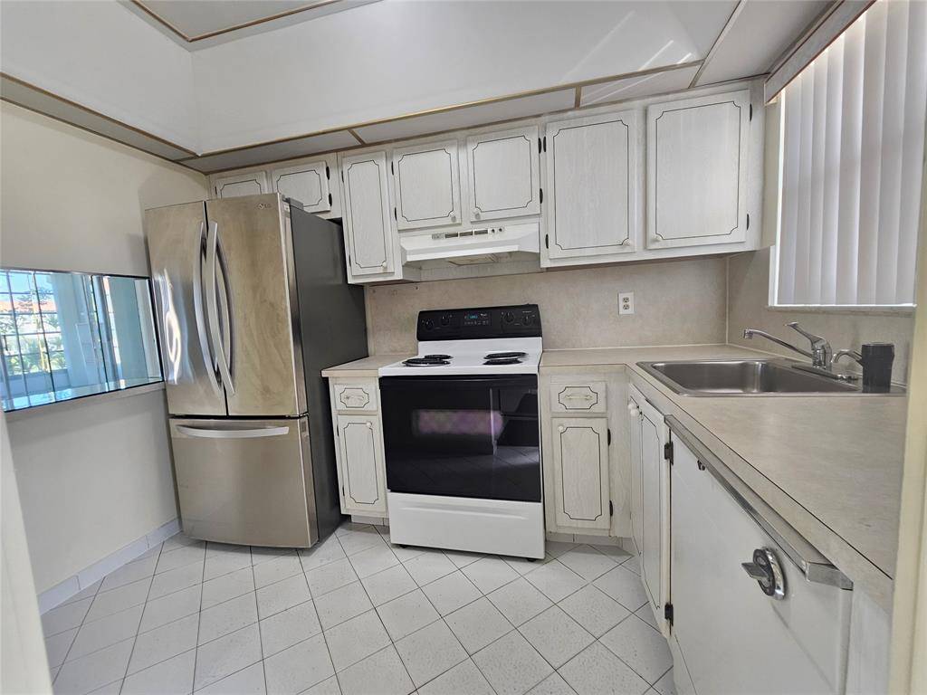 Fort Lauderdale, FL 33322,3051 Sunrise Lakes Dr #203