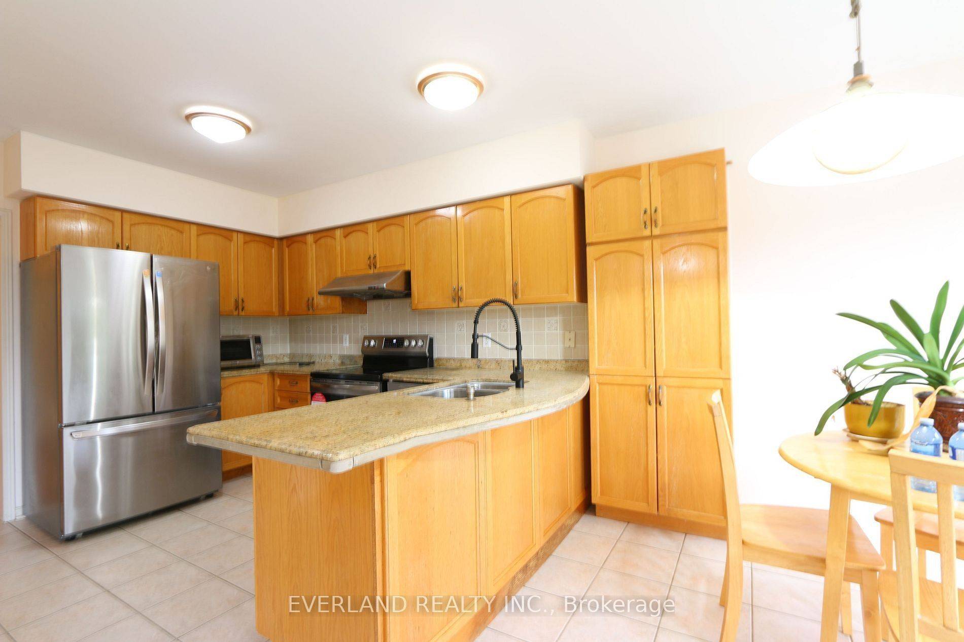 Richmond Hill, ON L4S 2R1,49 Falling River DR #Upper