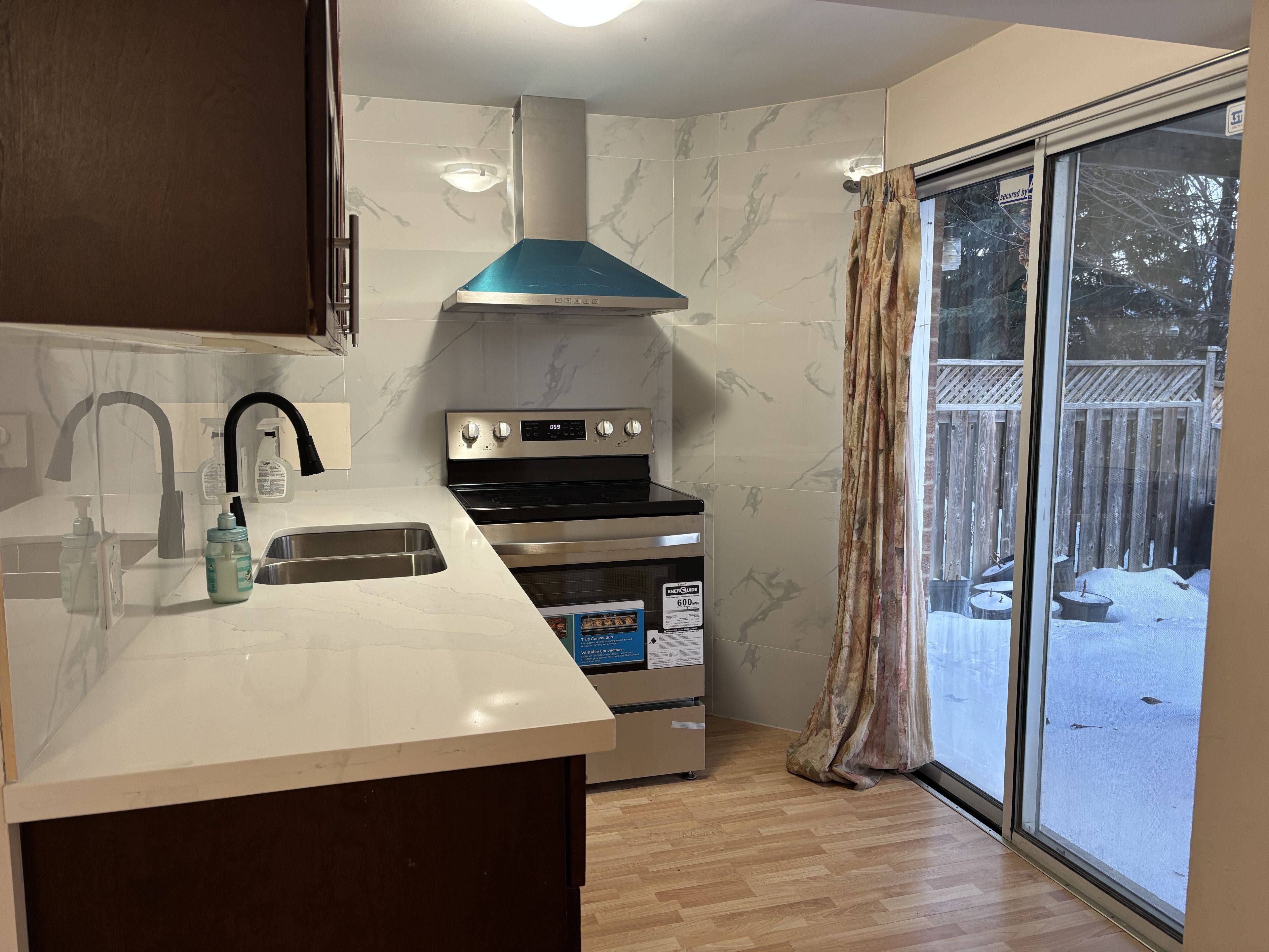 Richmond Hill, ON L4S 2R1,49 Falling River DR #Lower