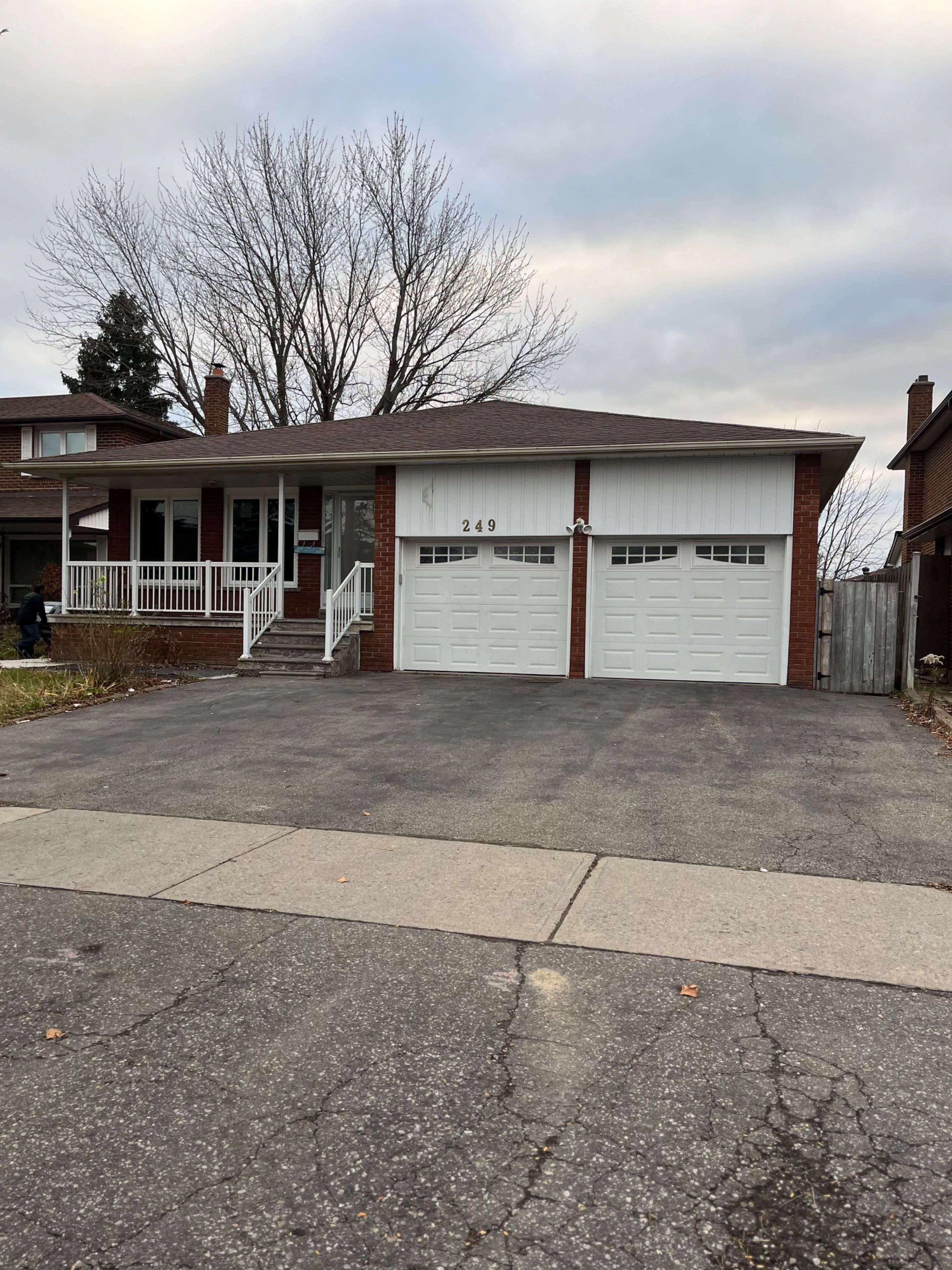 Brampton, ON L6V 2R3,249 Centre ST N