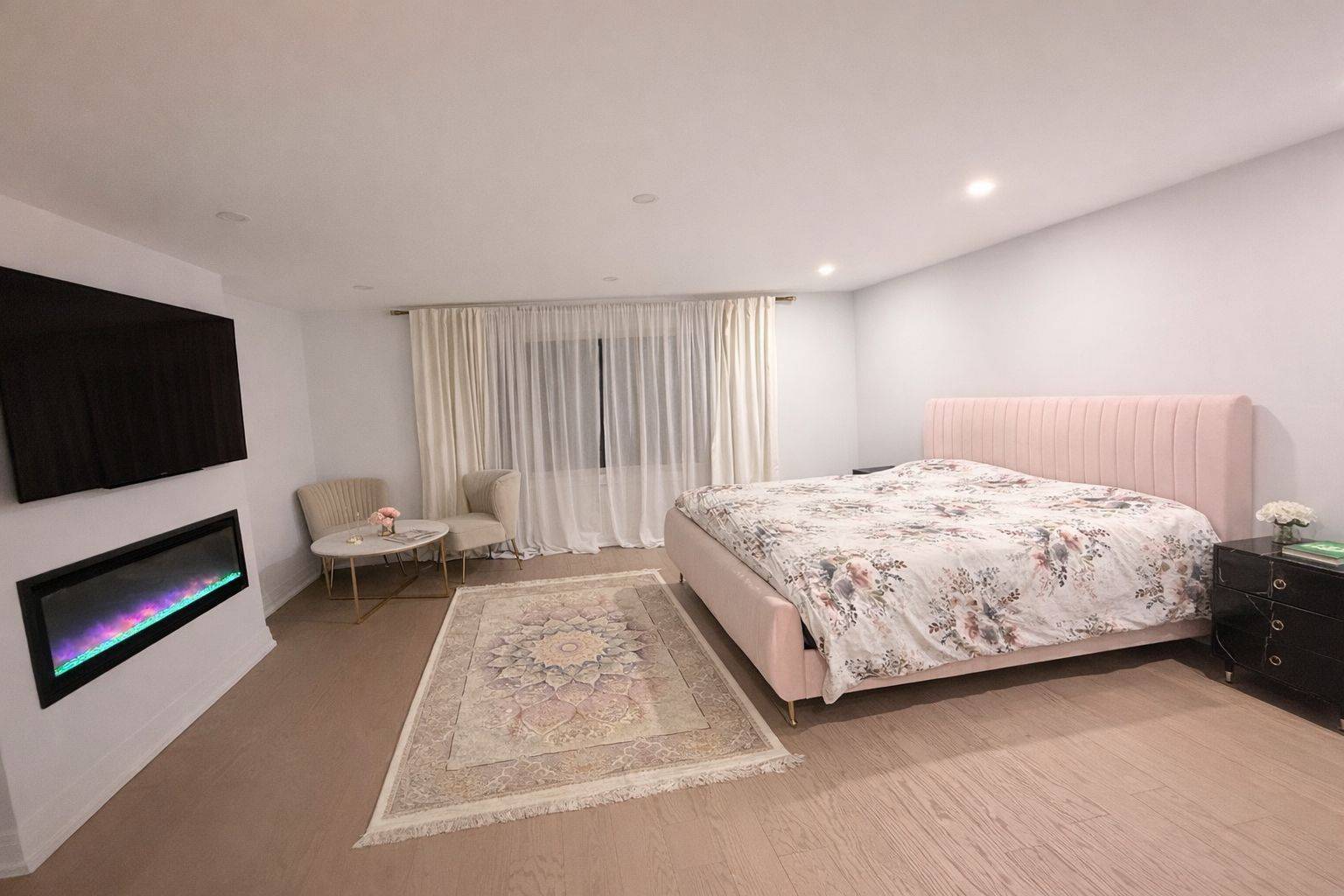 Toronto W06, ON M8W 1J1,10 Dominion RD