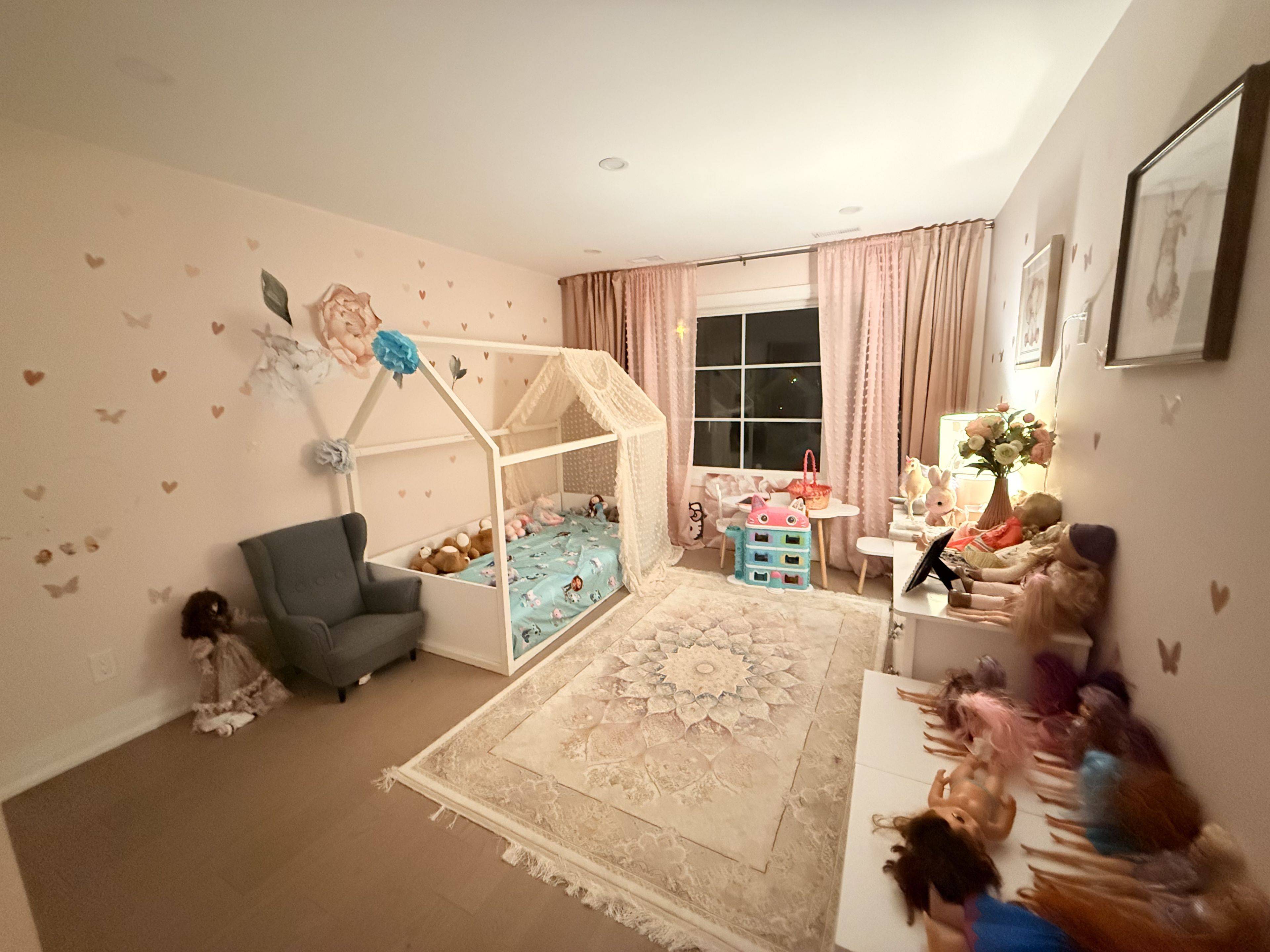 Toronto W06, ON M8W 1J1,10 Dominion RD