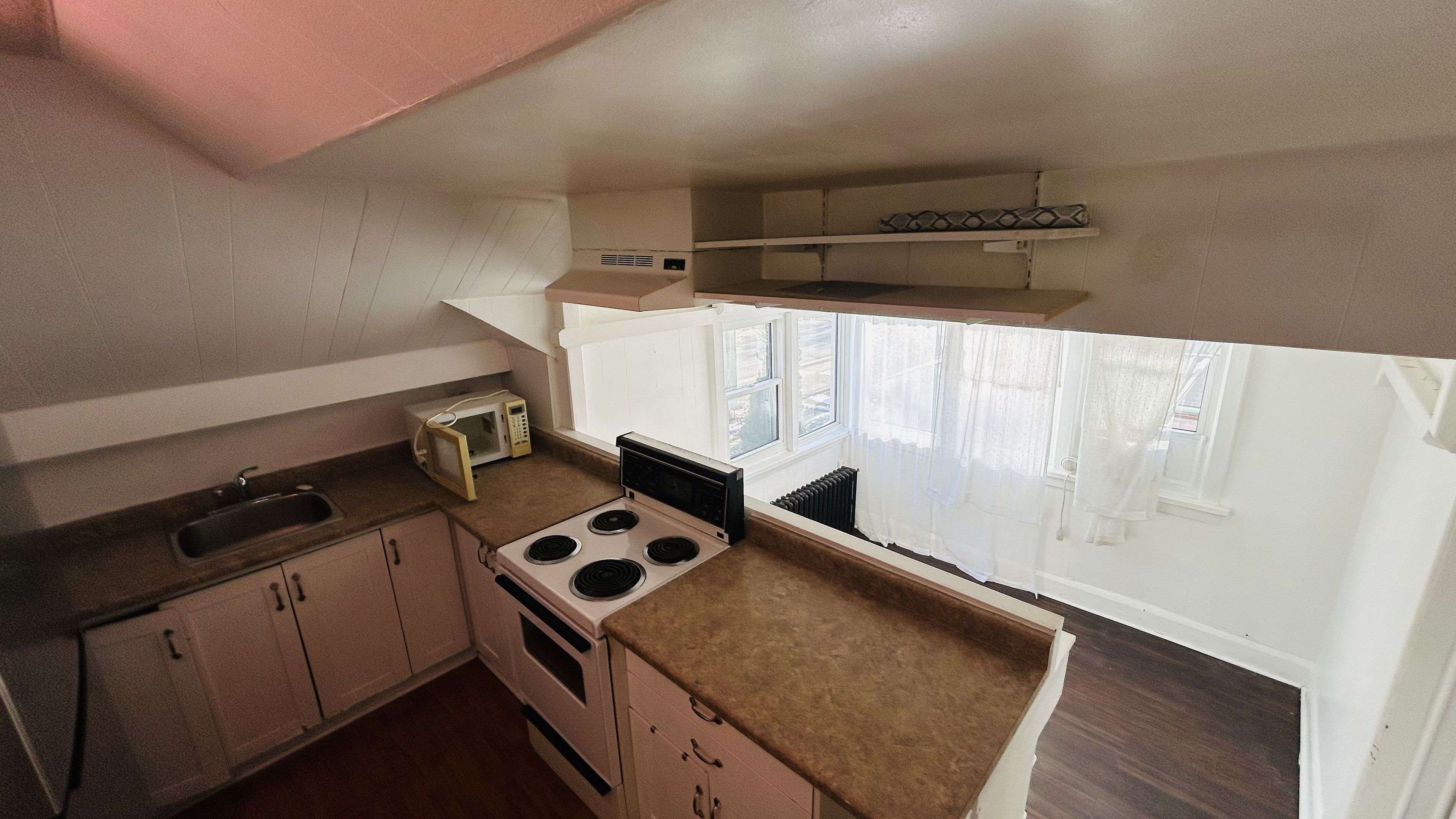 Toronto W06, ON M8W 3J2,60 Long Branch AVE #2