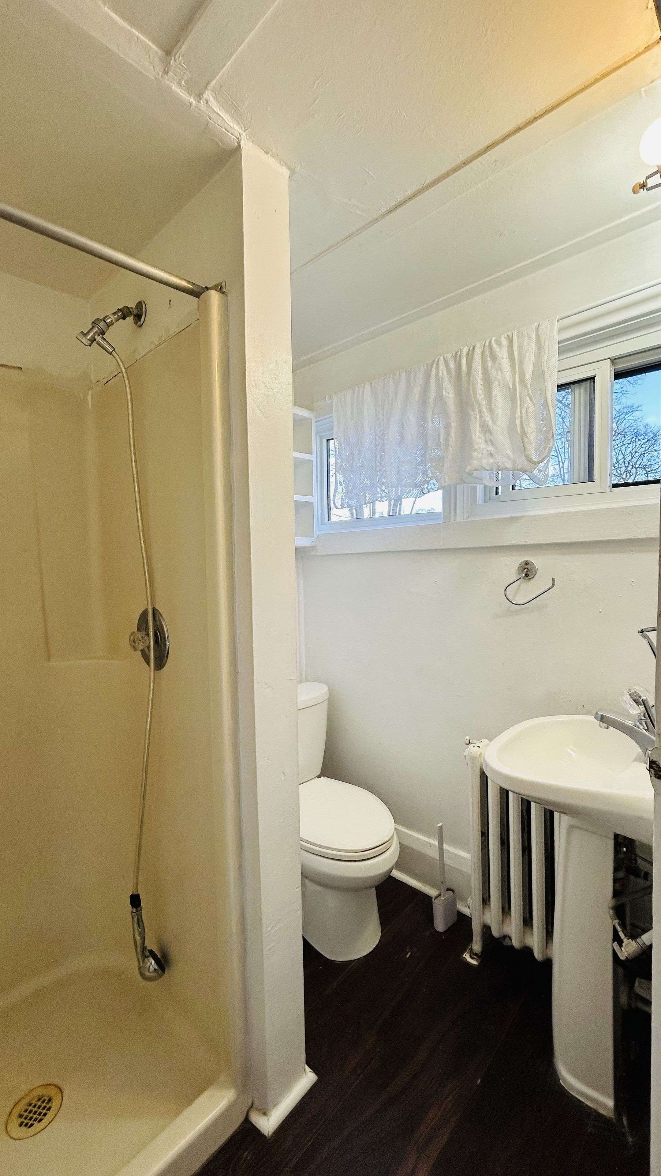 Toronto W06, ON M8W 3J2,60 Long Branch AVE #2