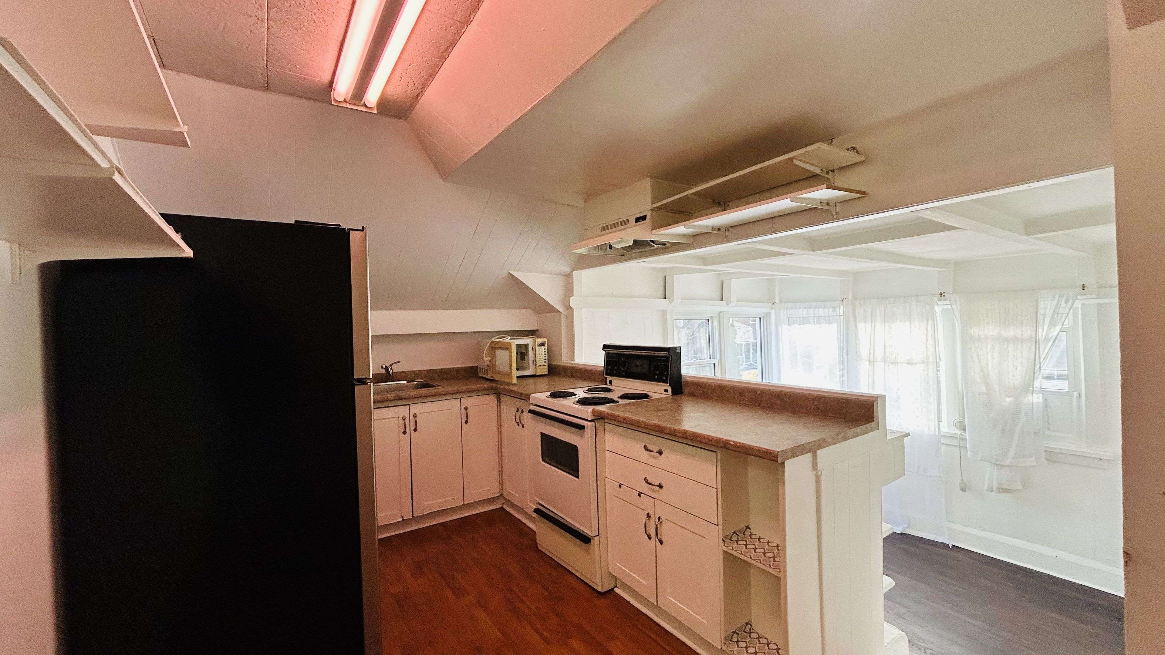 Toronto W06, ON M8W 3J2,60 Long Branch AVE #2