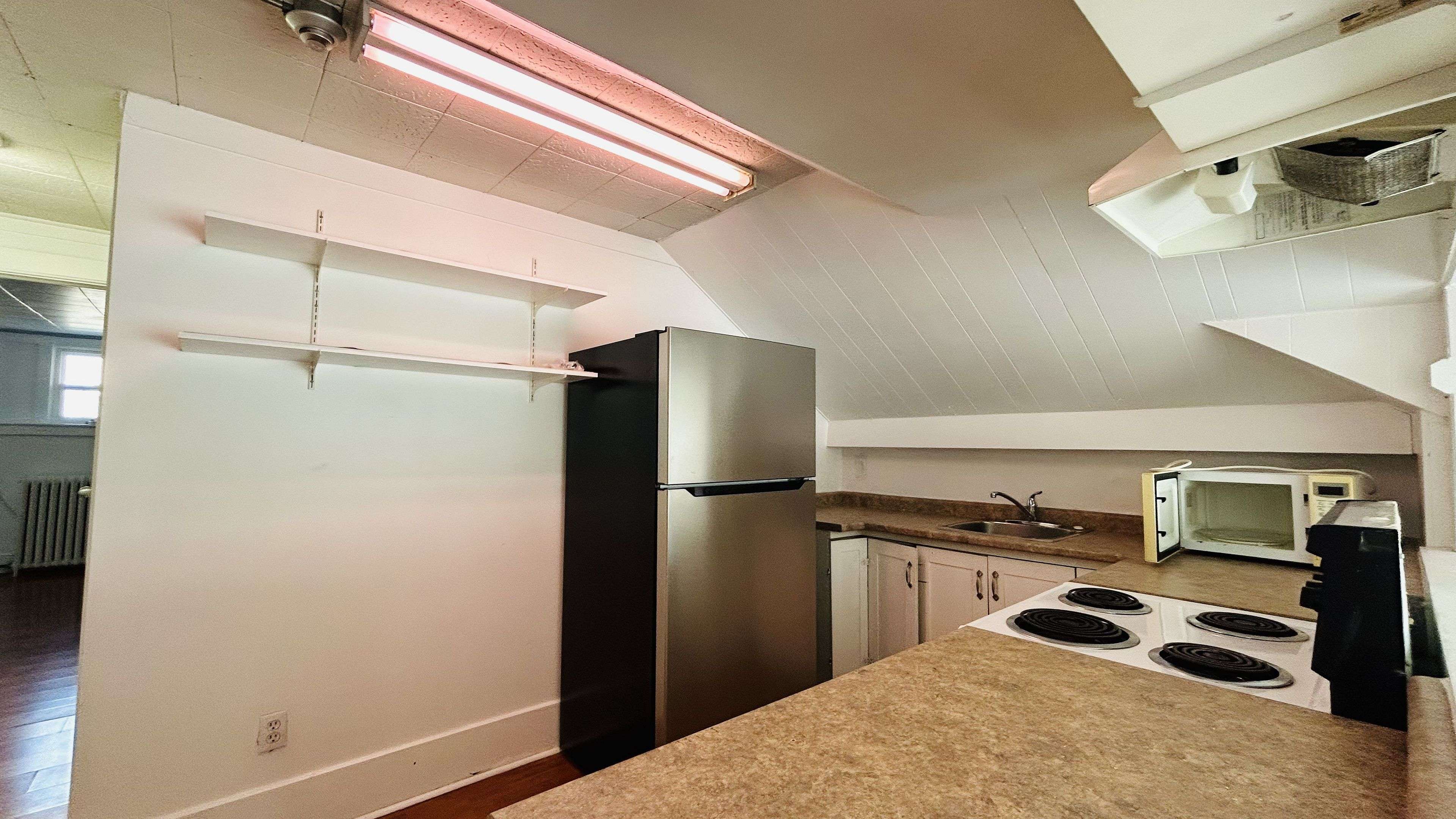 Toronto W06, ON M8W 3J2,60 Long Branch AVE #2